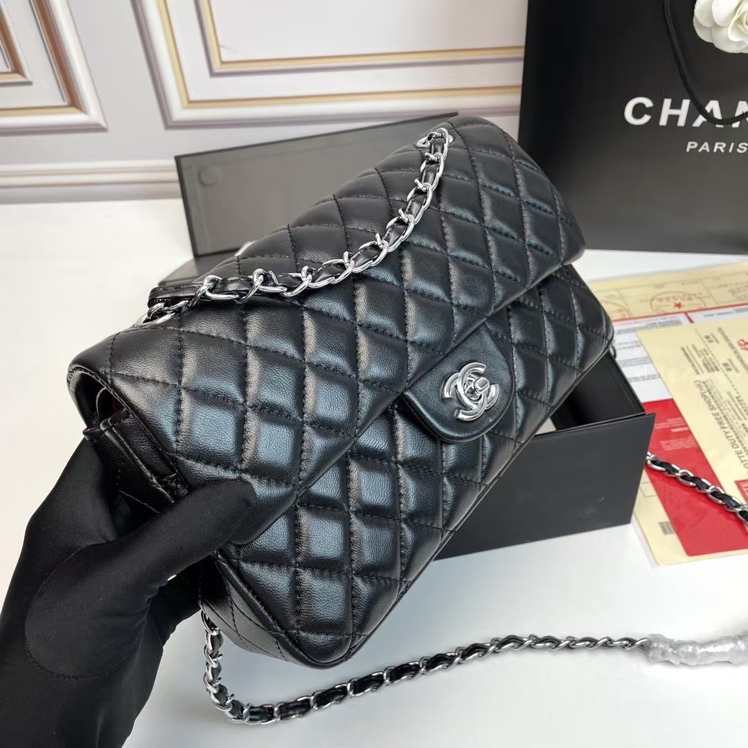 Black rhombus chain bag