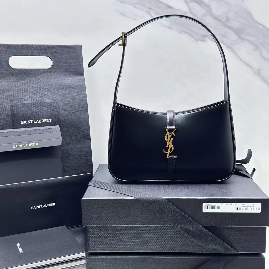 Black underarm bag, handbag.