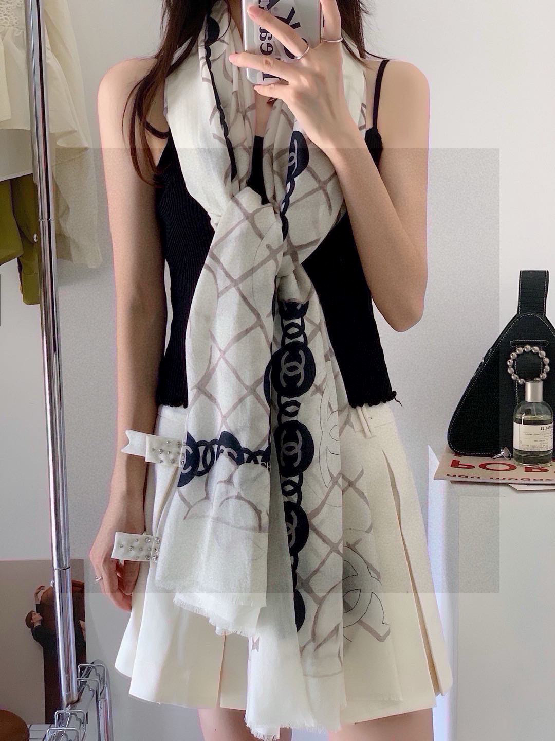 Classic Camellia Cashmere Scarf