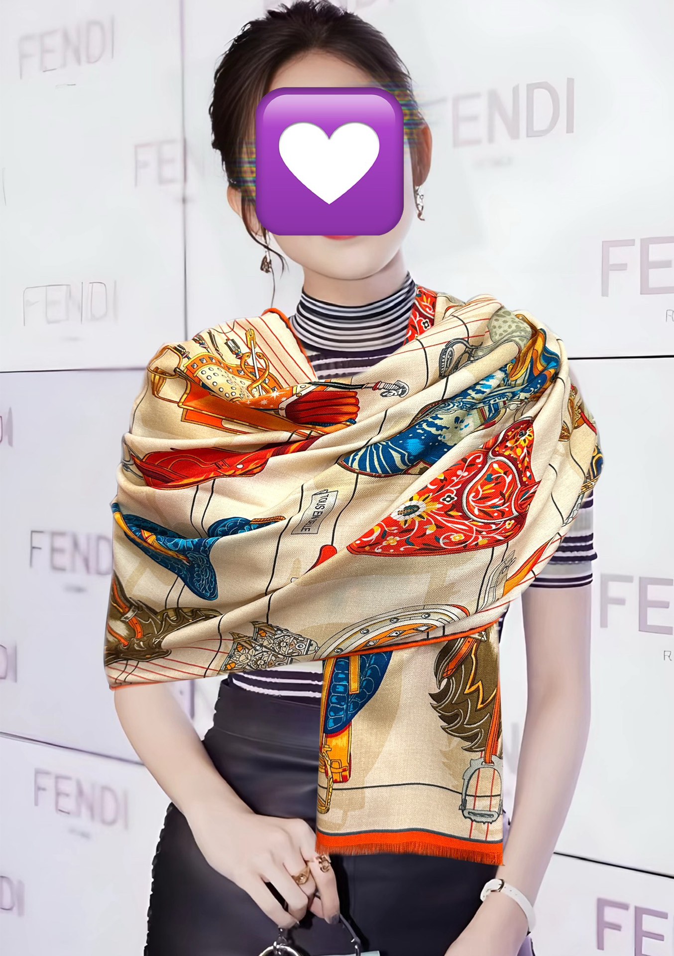 Double-sided cashmere scarf of the same color is available in all seasons.