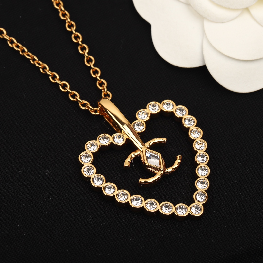 Retro love necklace