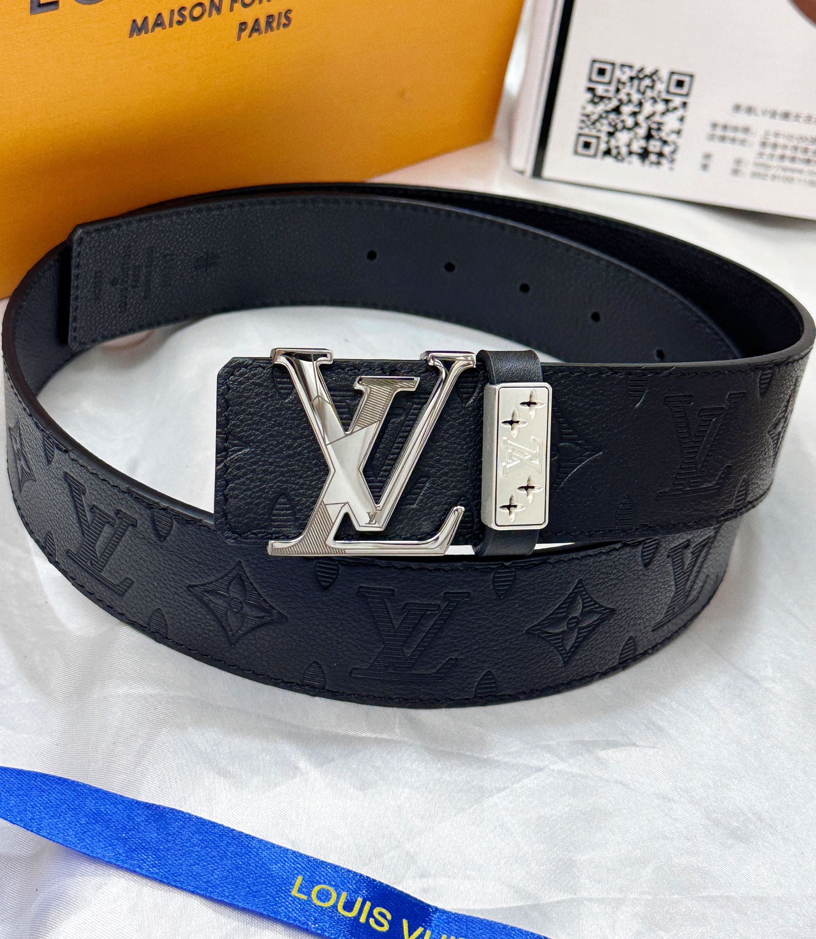 Lychee pattern cowhide belt can be used on both sides.