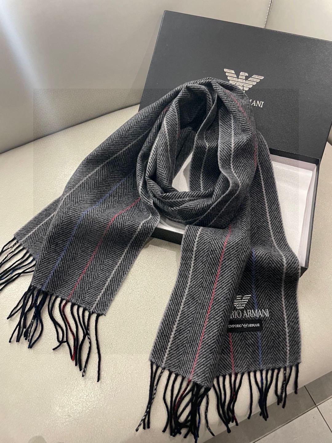 The latest men's lamb wool color matching scarf