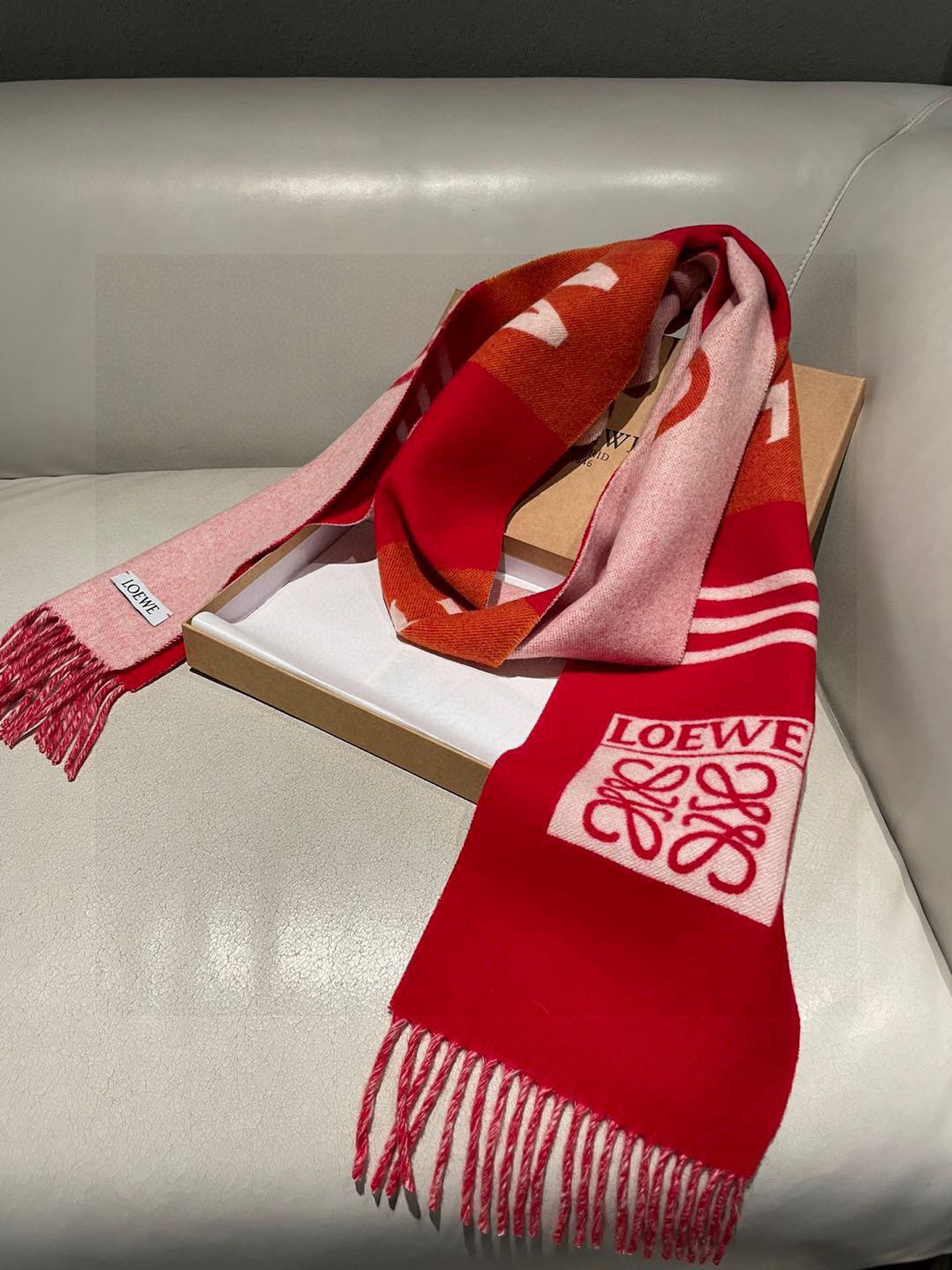 Red cashmere jacquard scarf