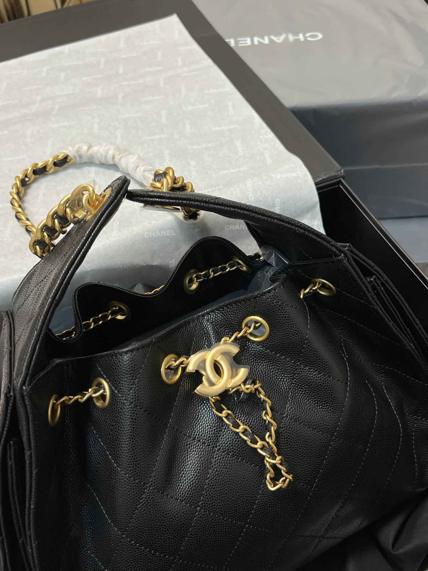 Black cowhide women's personalized handbag