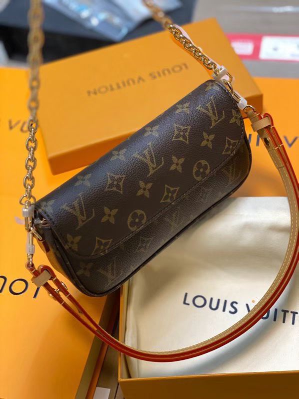 Multifunctional niche high-end shoulder bag