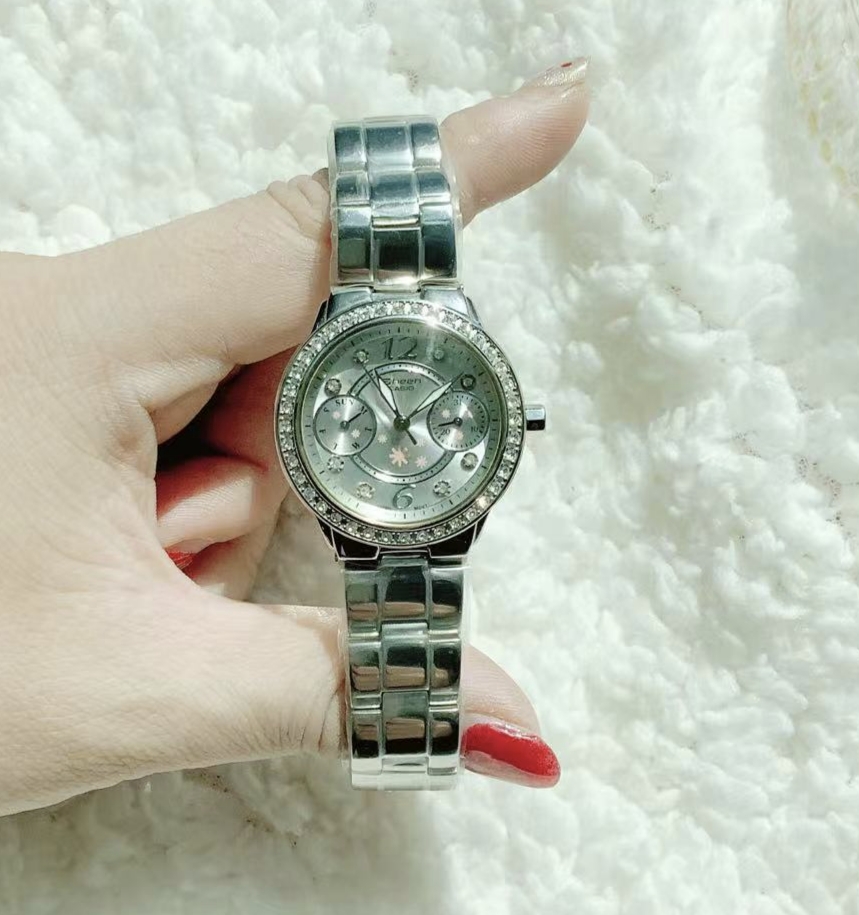 Diamond-encrusted Snowflake Casio Women's Watch
