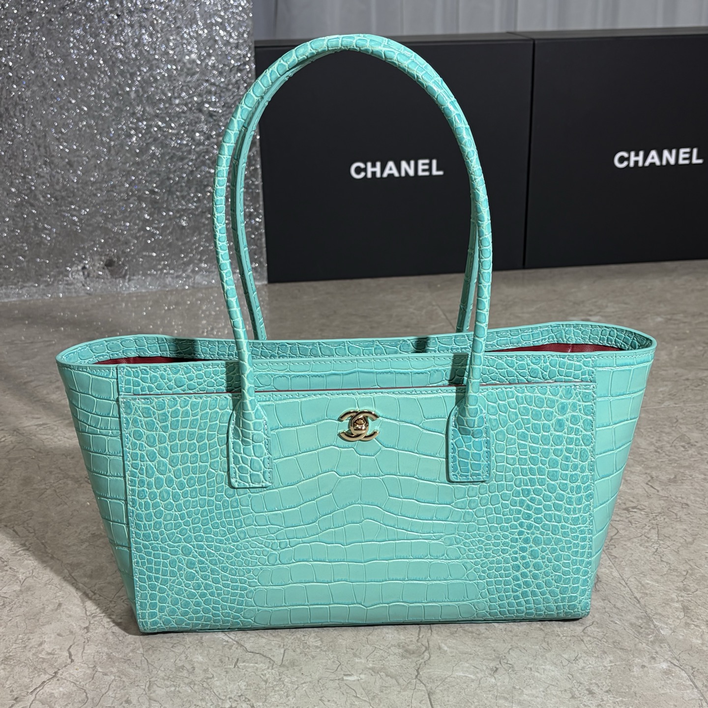 Leather tote handbag