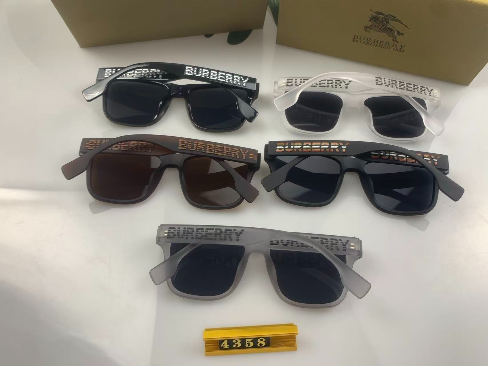 Men's and women's fashionable square sunglasses