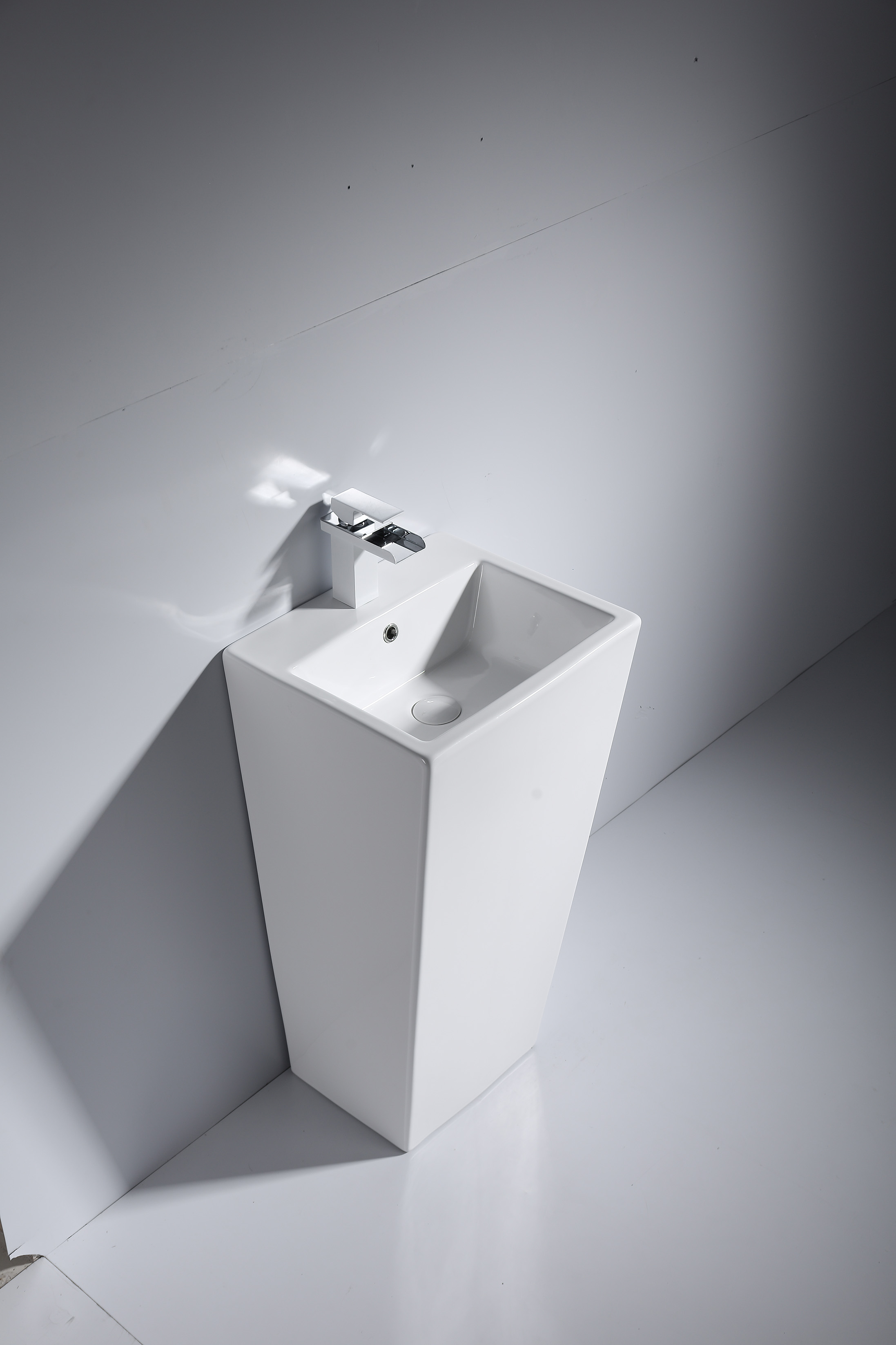 Freestanding Ceramic Pedestal Basin Bulk Order Frost Resistant OEM Custom Logo Packaging