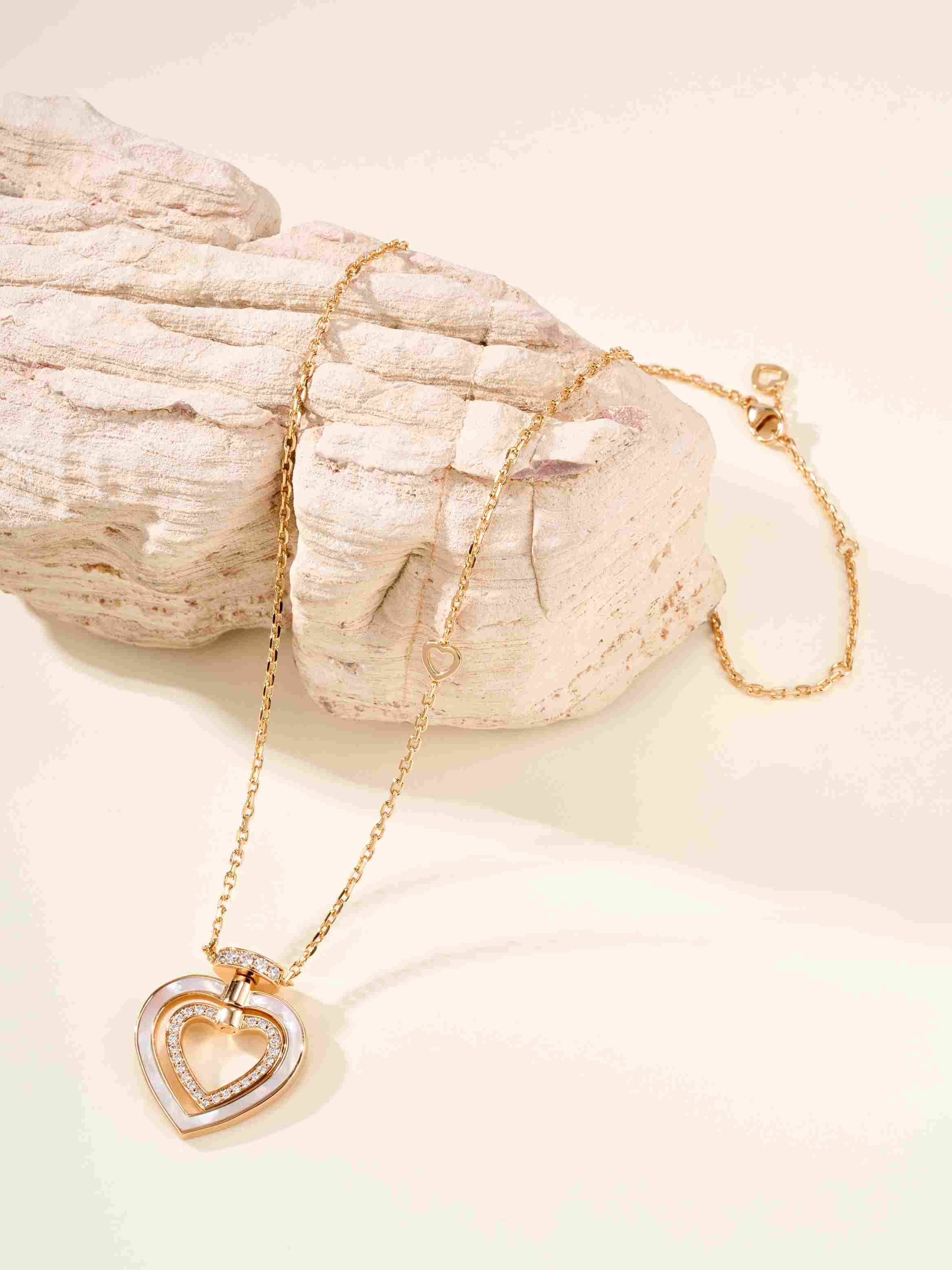 Wenden Pretty Woman Rotating Diamond Heart Necklace