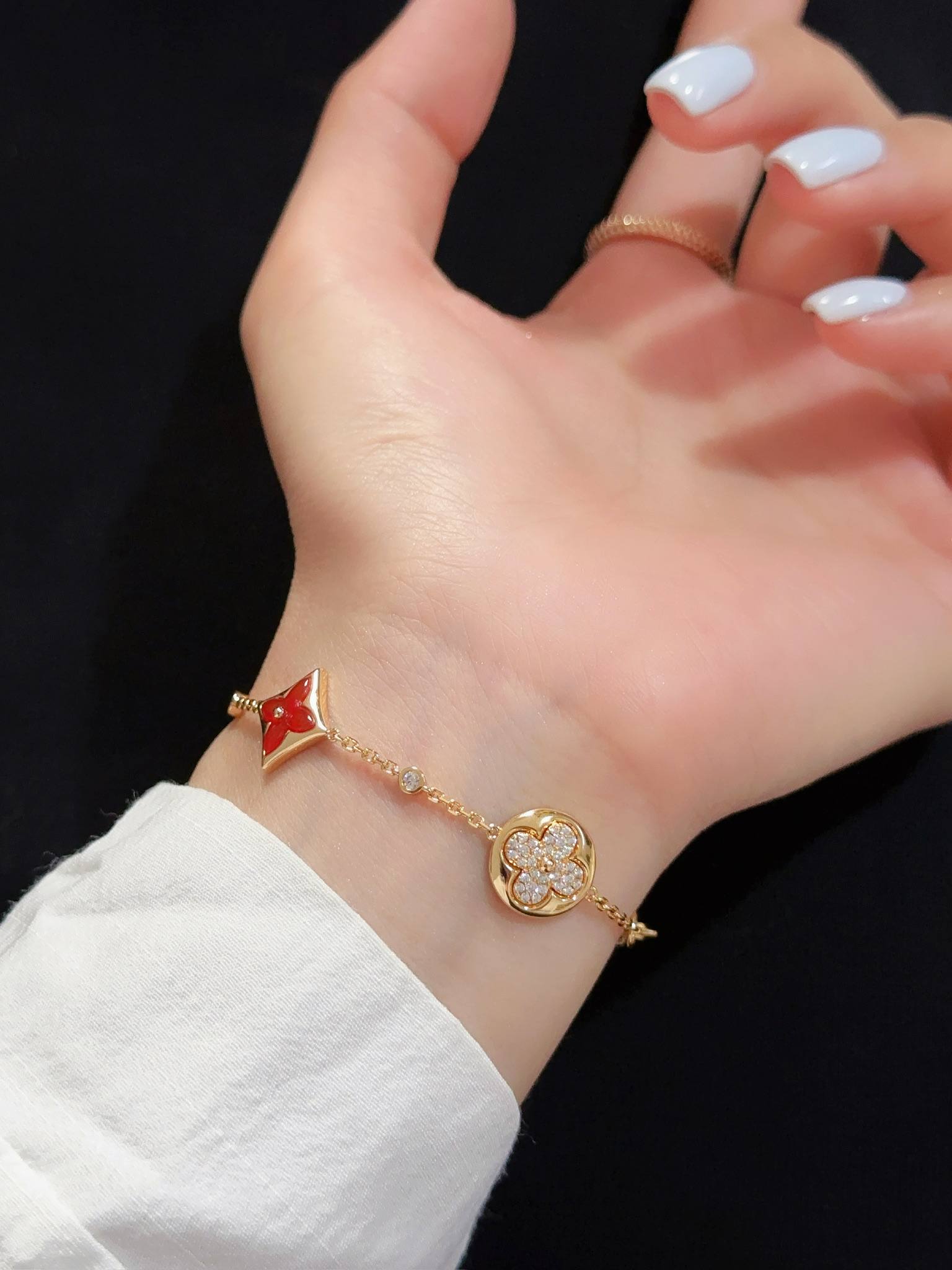 LV Classic Four Flowers Diamond Chalcedony 3 Diamond Bracelet