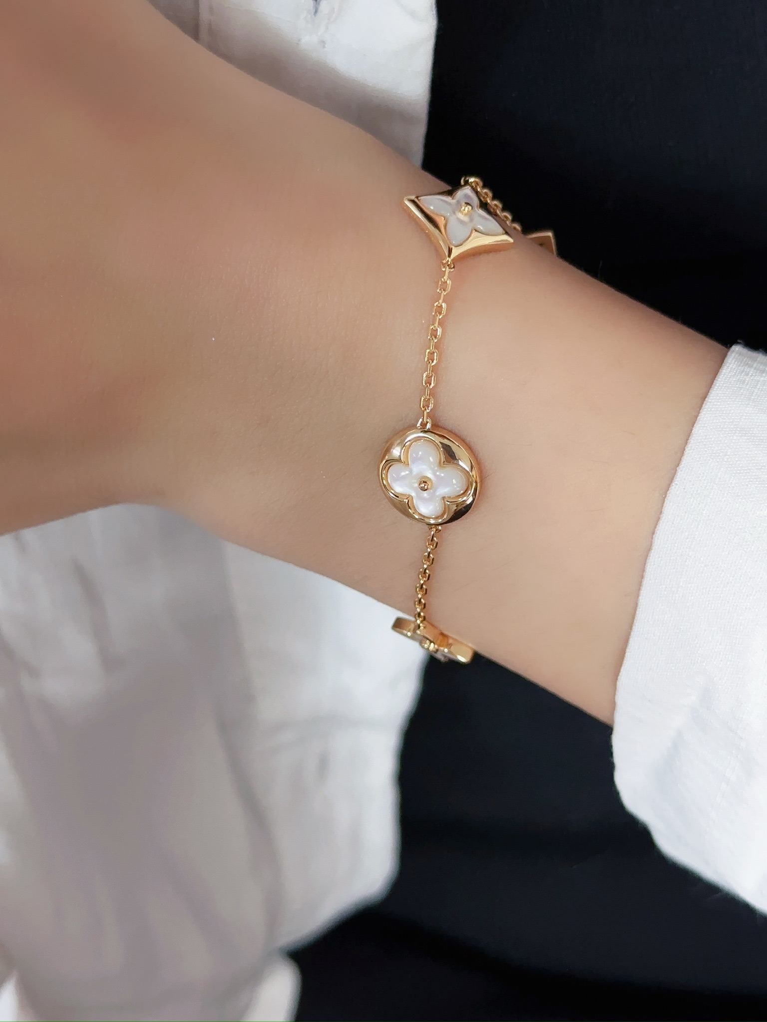 LV Classic Five Flower White Beimu Bracelet