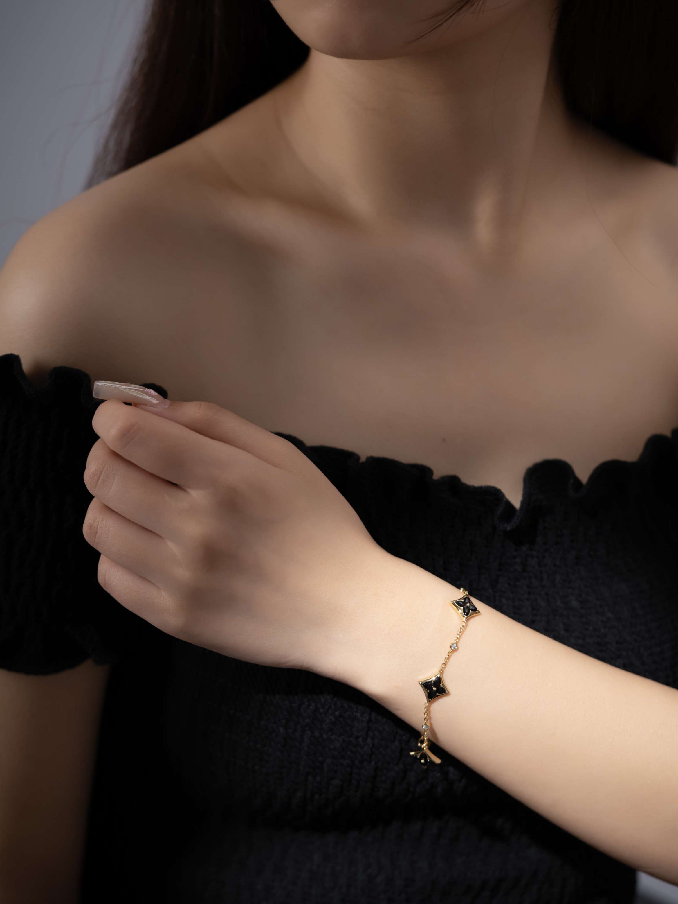 LV Classic Four Diamond Gold Black Agate 3-Diamond Bracelet