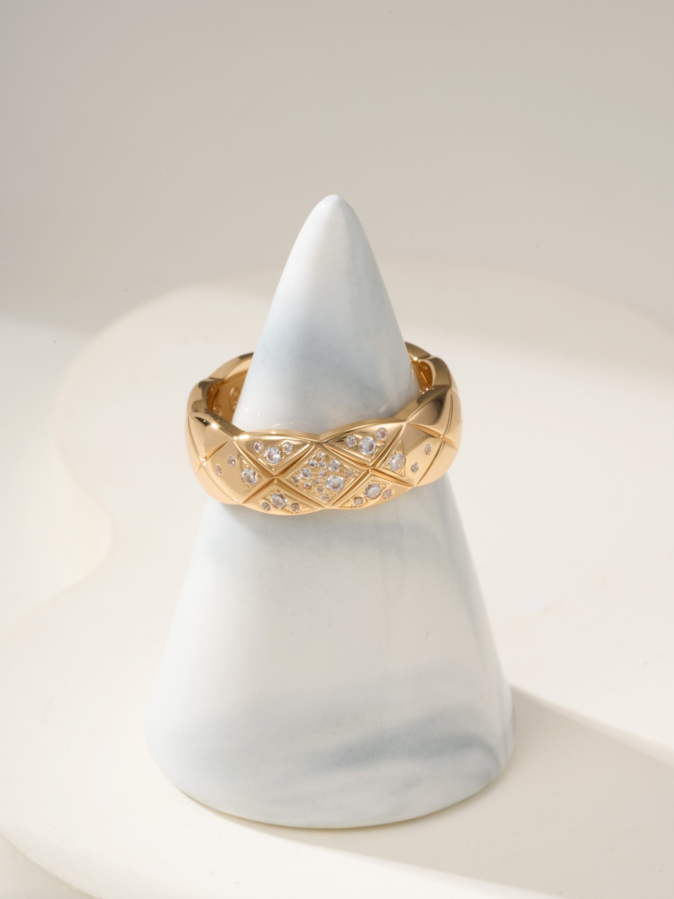 Coco diamond medium diamond grid ring