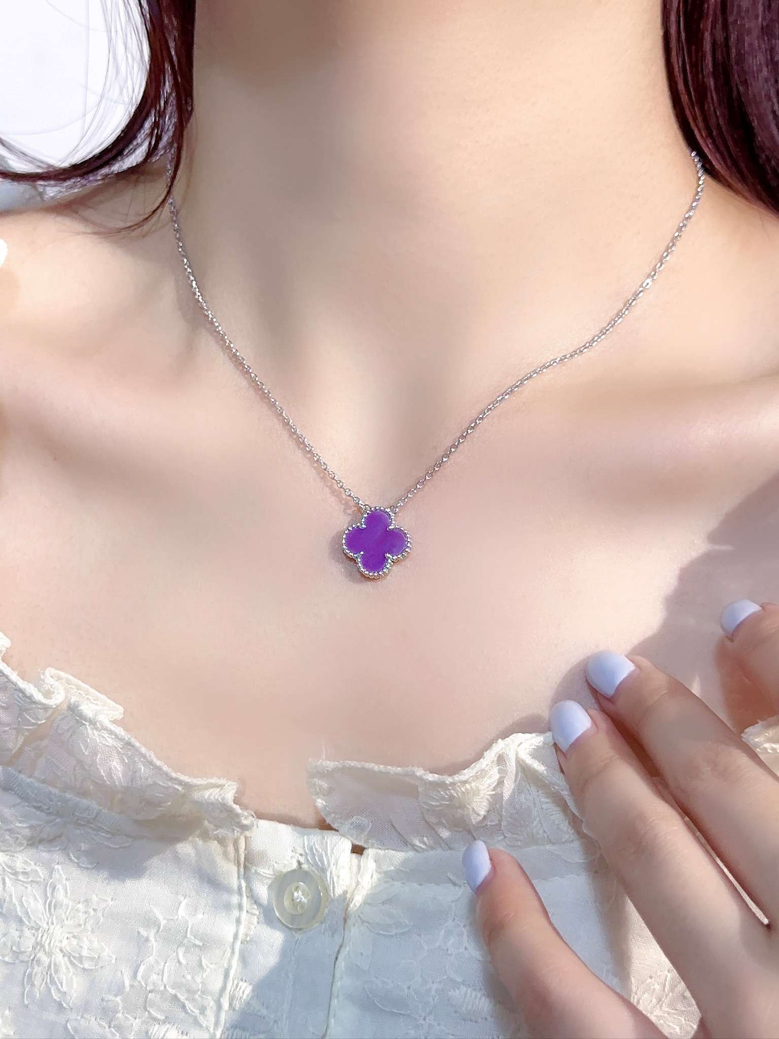 New version of single flower violet white gold necklace