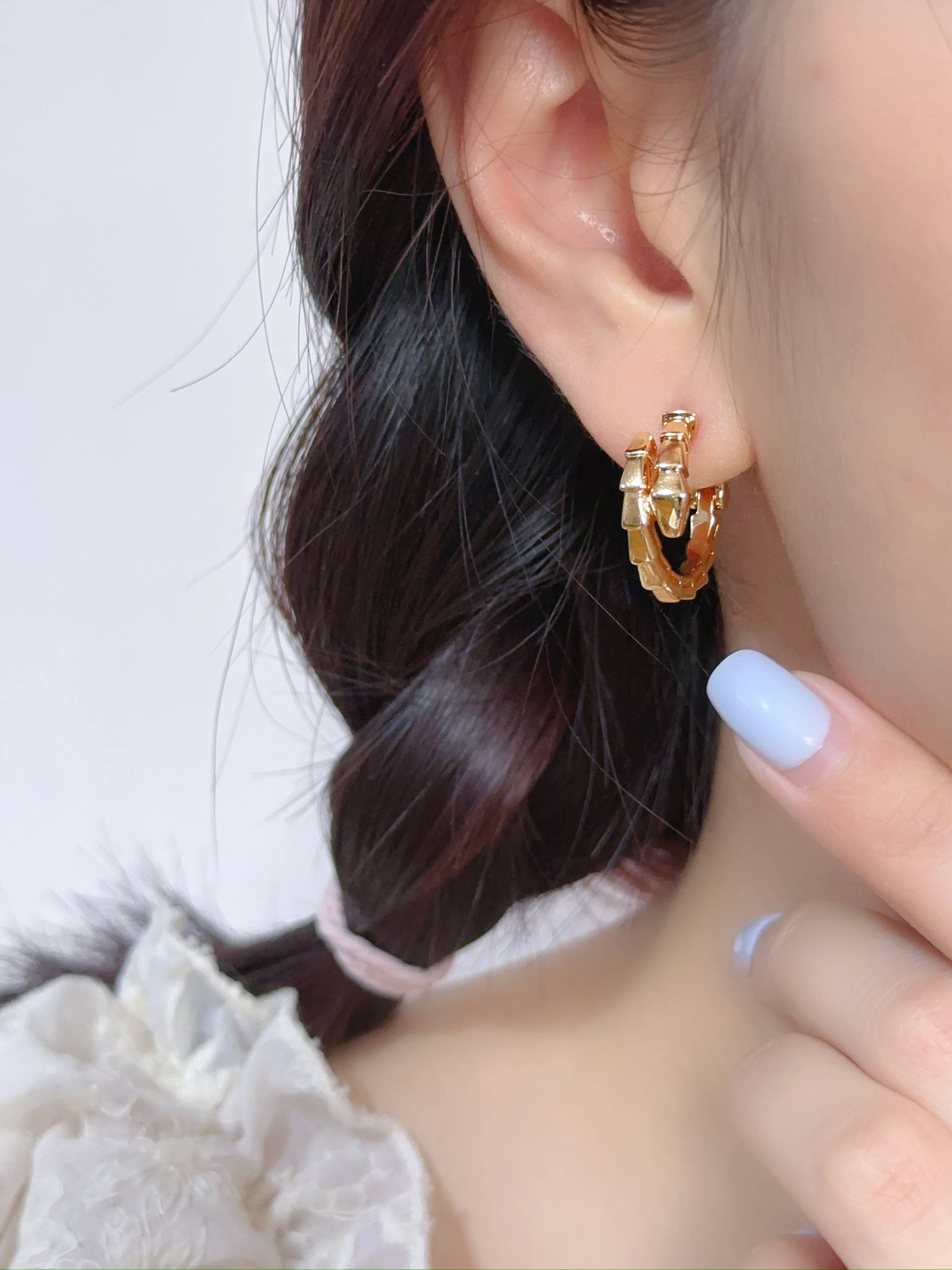 SERPENTI VIPER series snake bone diamond free earrings