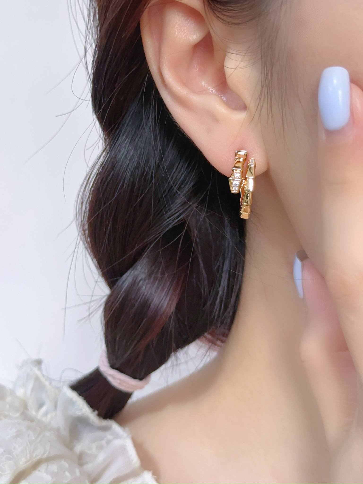 SERPENTI VIPER series snake bone tail diamond earrings