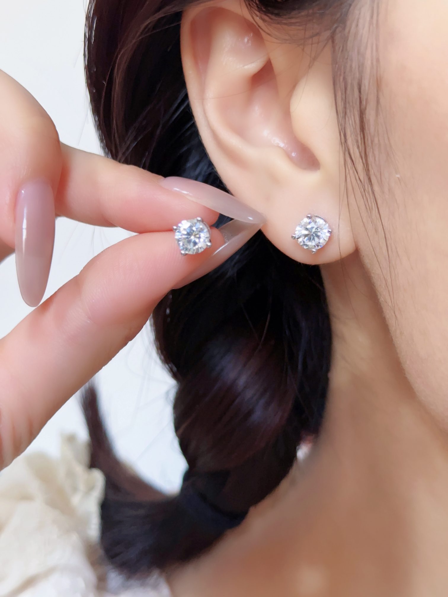 T Four Claw Earnail (1ct)