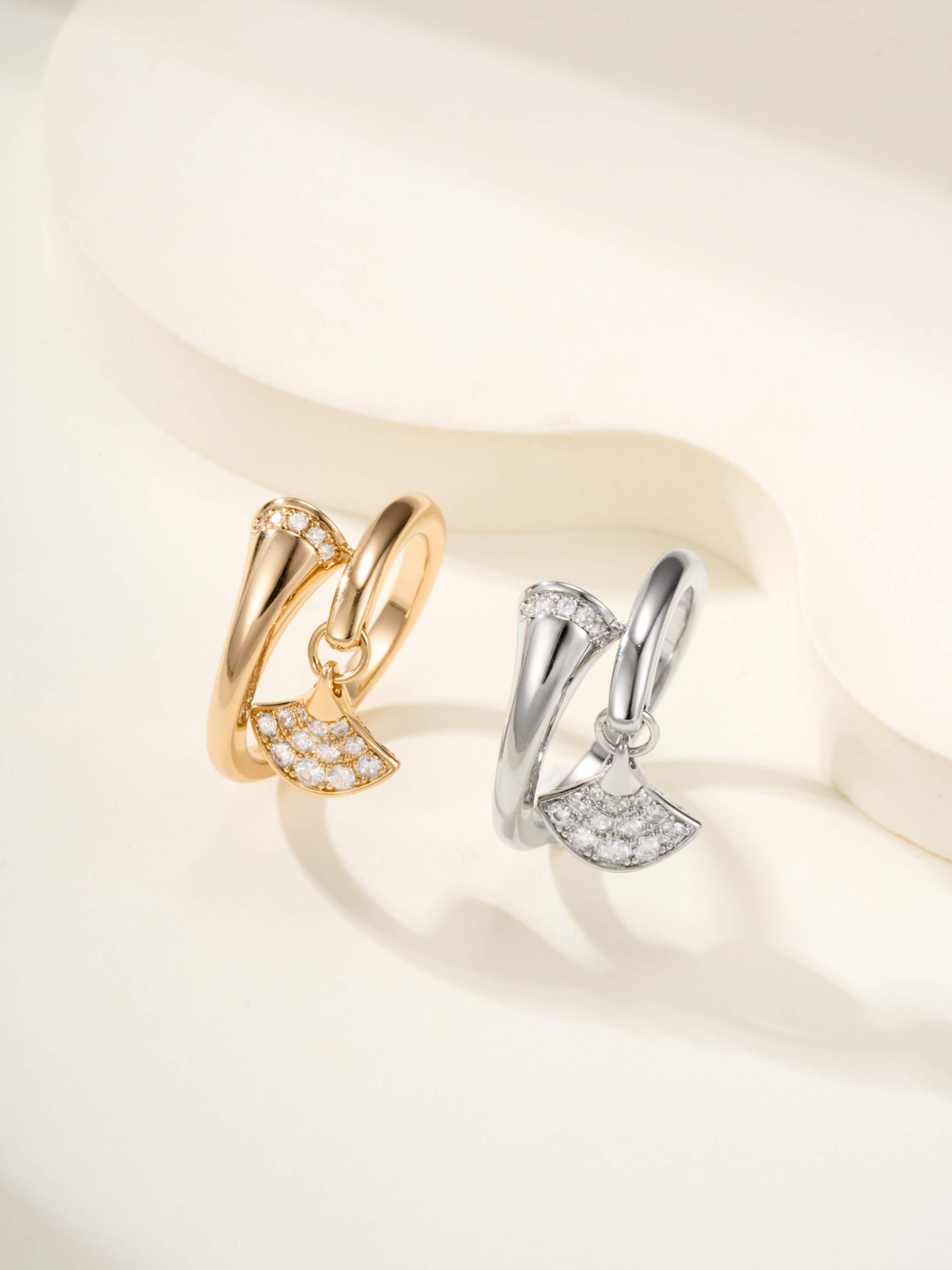 Diva diamond-studded ring