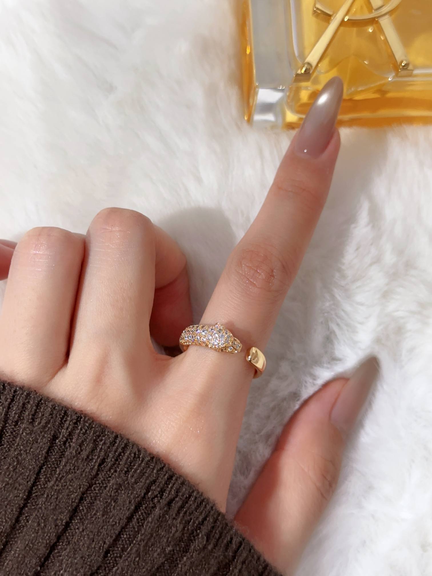 Leopard diamond studded narrow ring