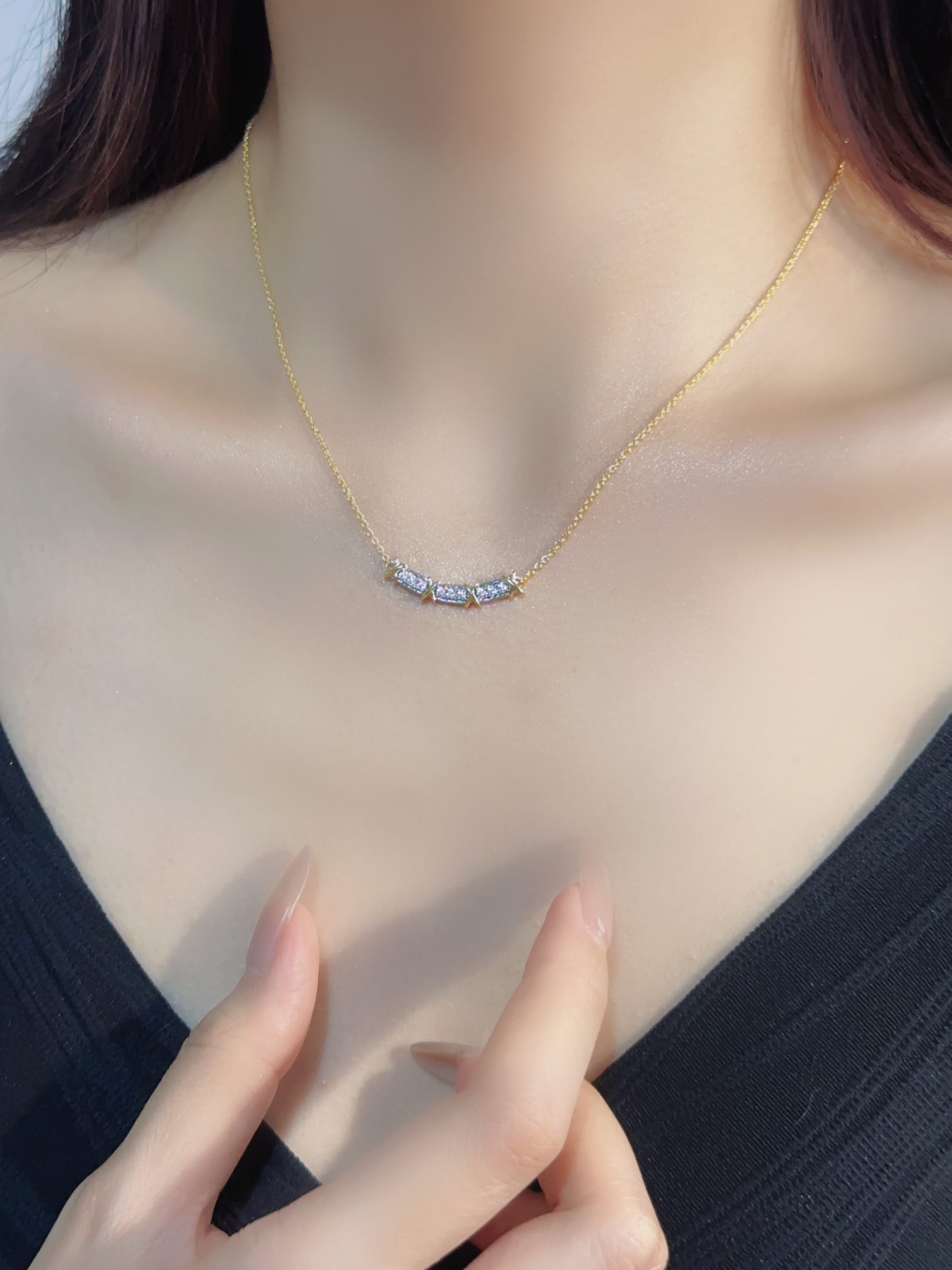 Sixteen Stone series narrow cross necklace