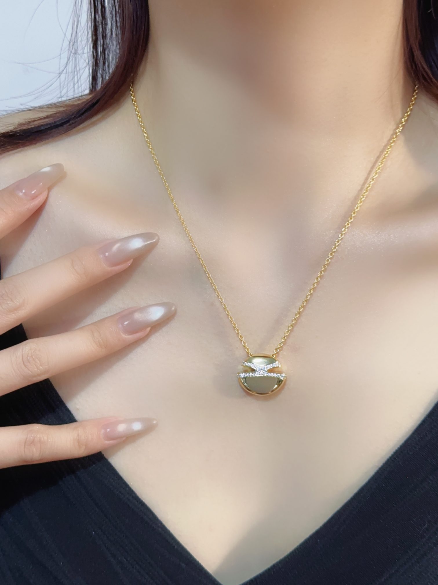 CABOCHON series diamond studded necklace