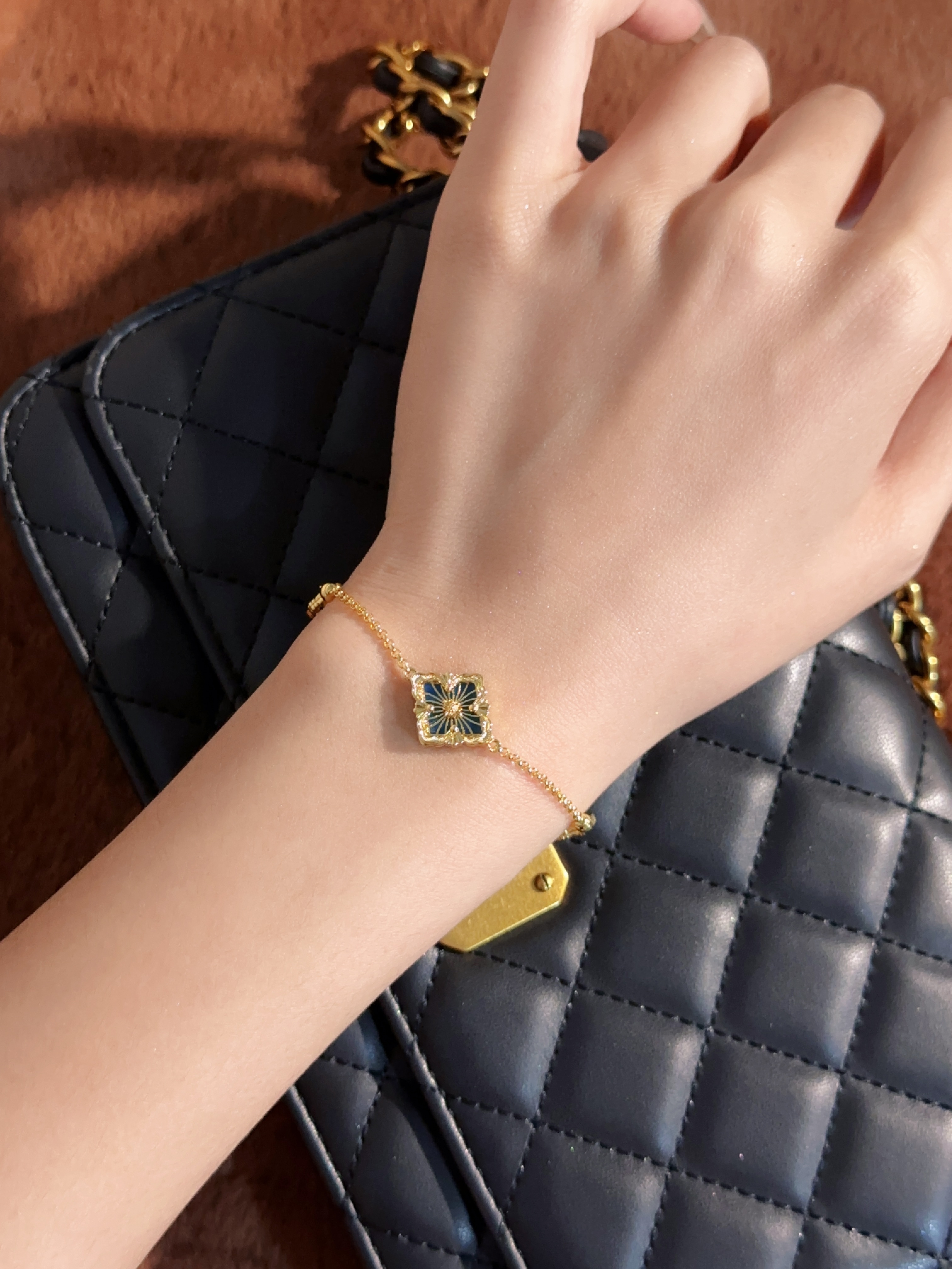 BU Opera Series Gold 3-Pattern Single Flower Enamel Blue Bracelet (Small)