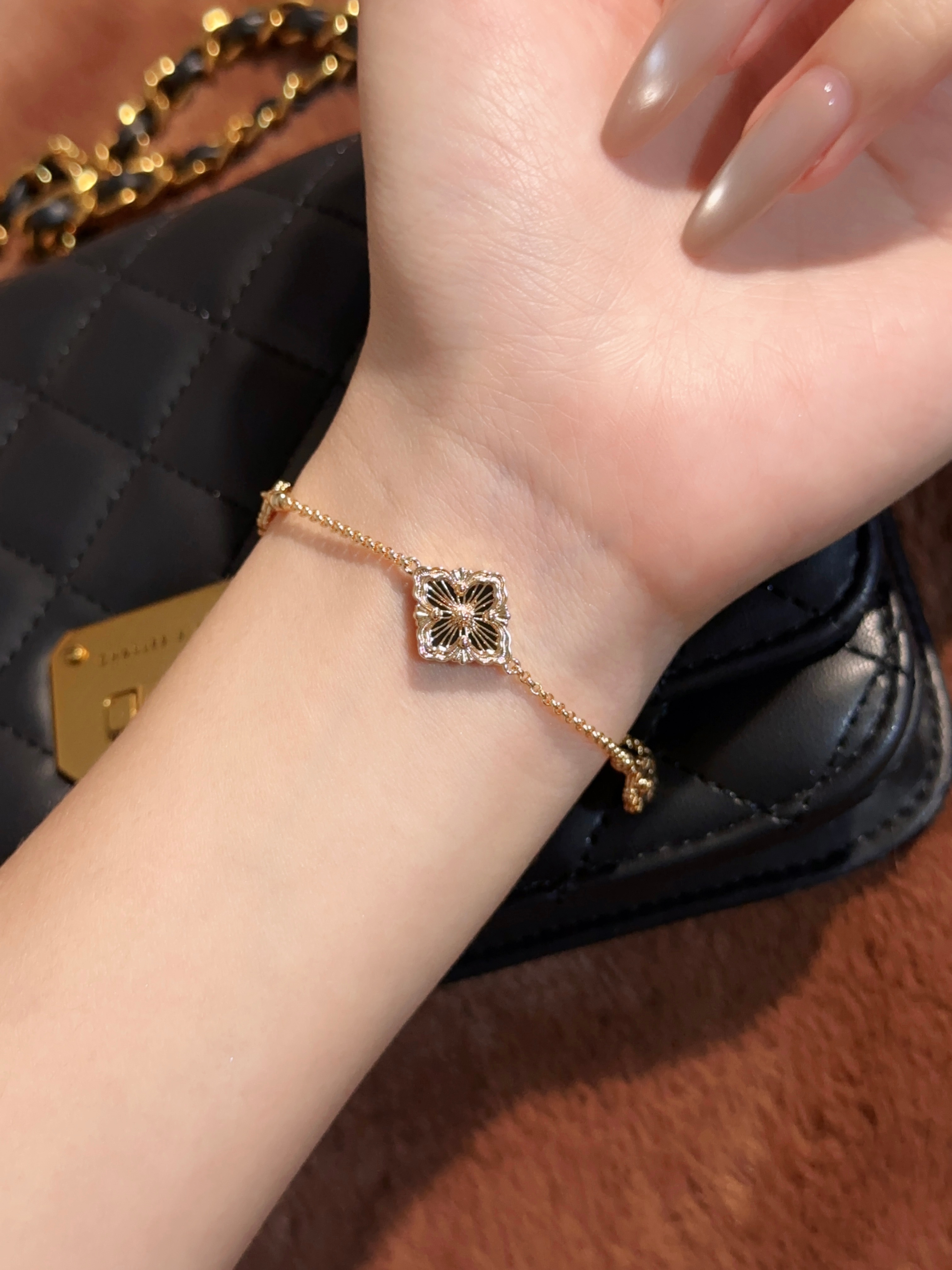 BU Opera Series Gold 3 Pattern Single Flower Agate Black Bracelet (Small)