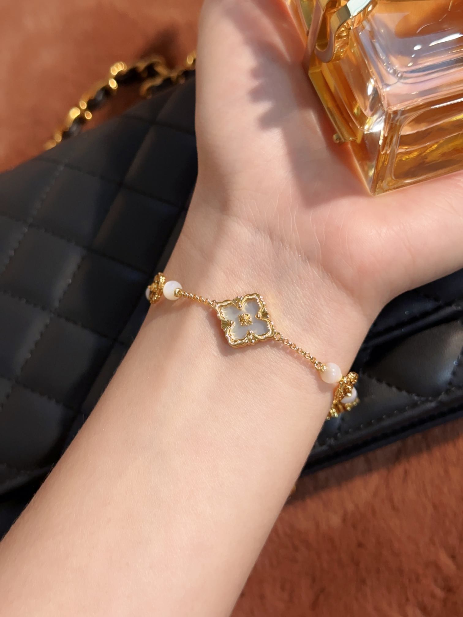 BU Opera Series Three Flower White Beimu Bracelet (Small)