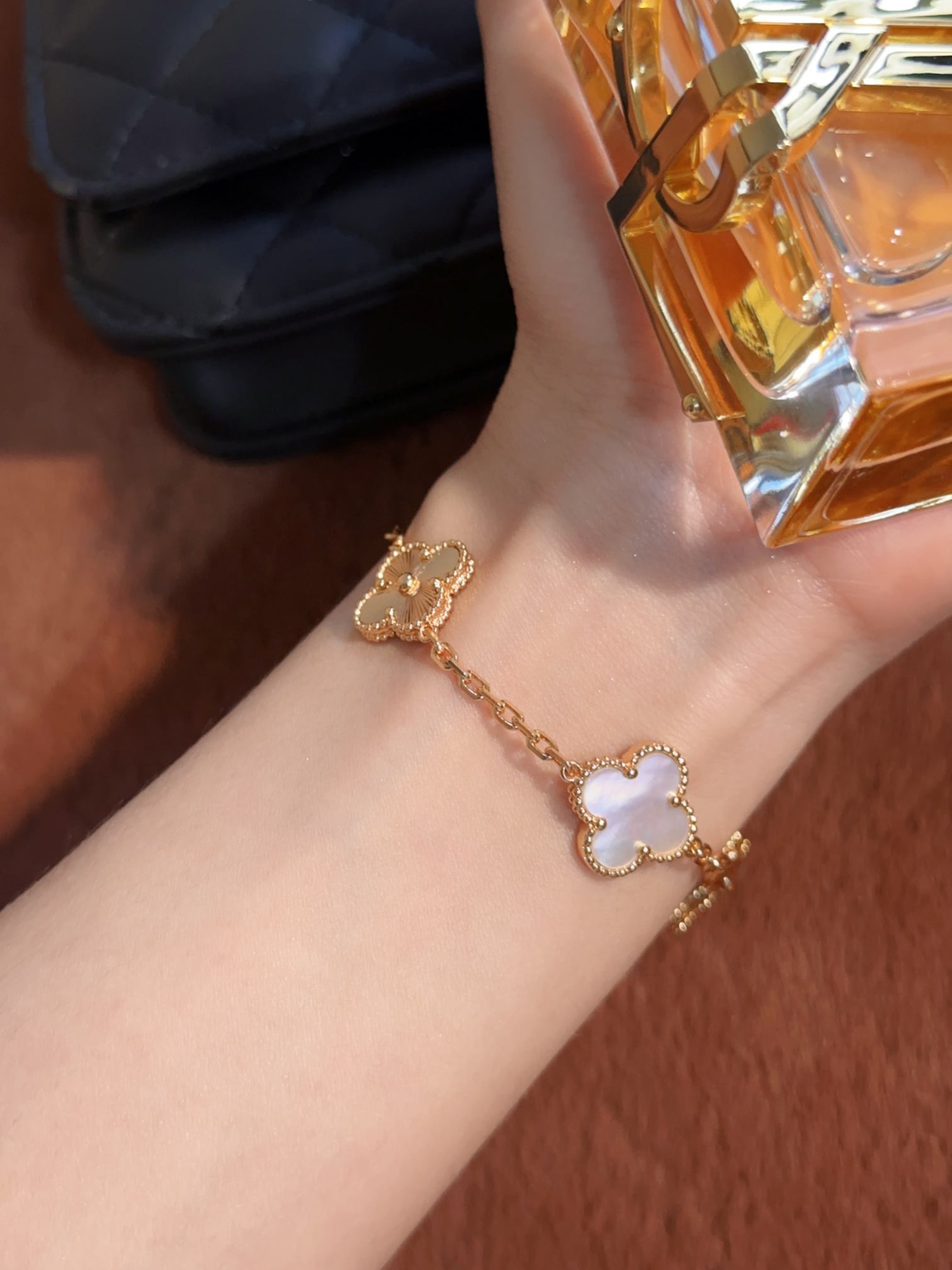 Ji Diao Diao Hua Pian Rose Gold White Beimu Five Flower Bracelet