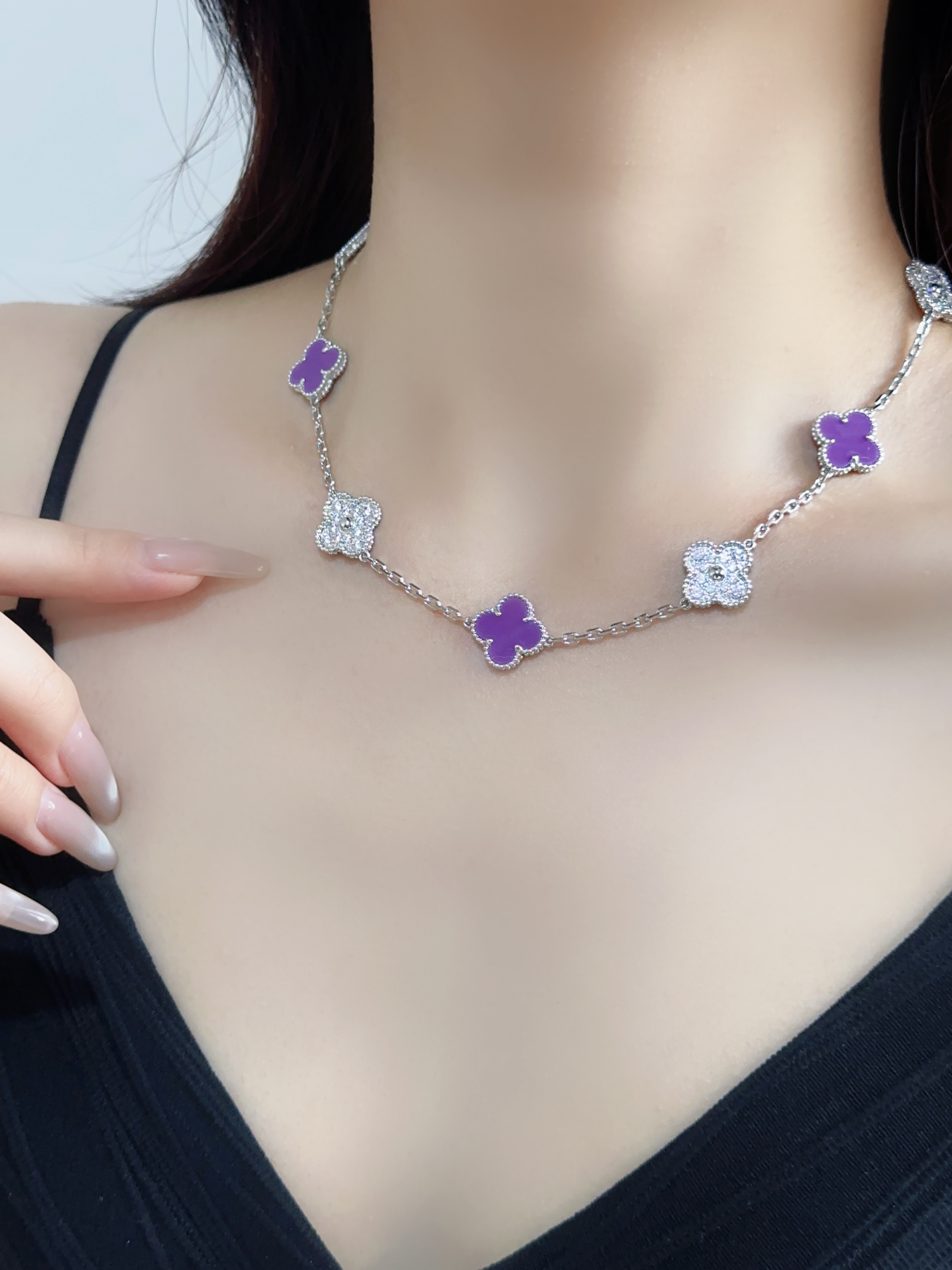 Ten flower diamond violet stone necklace