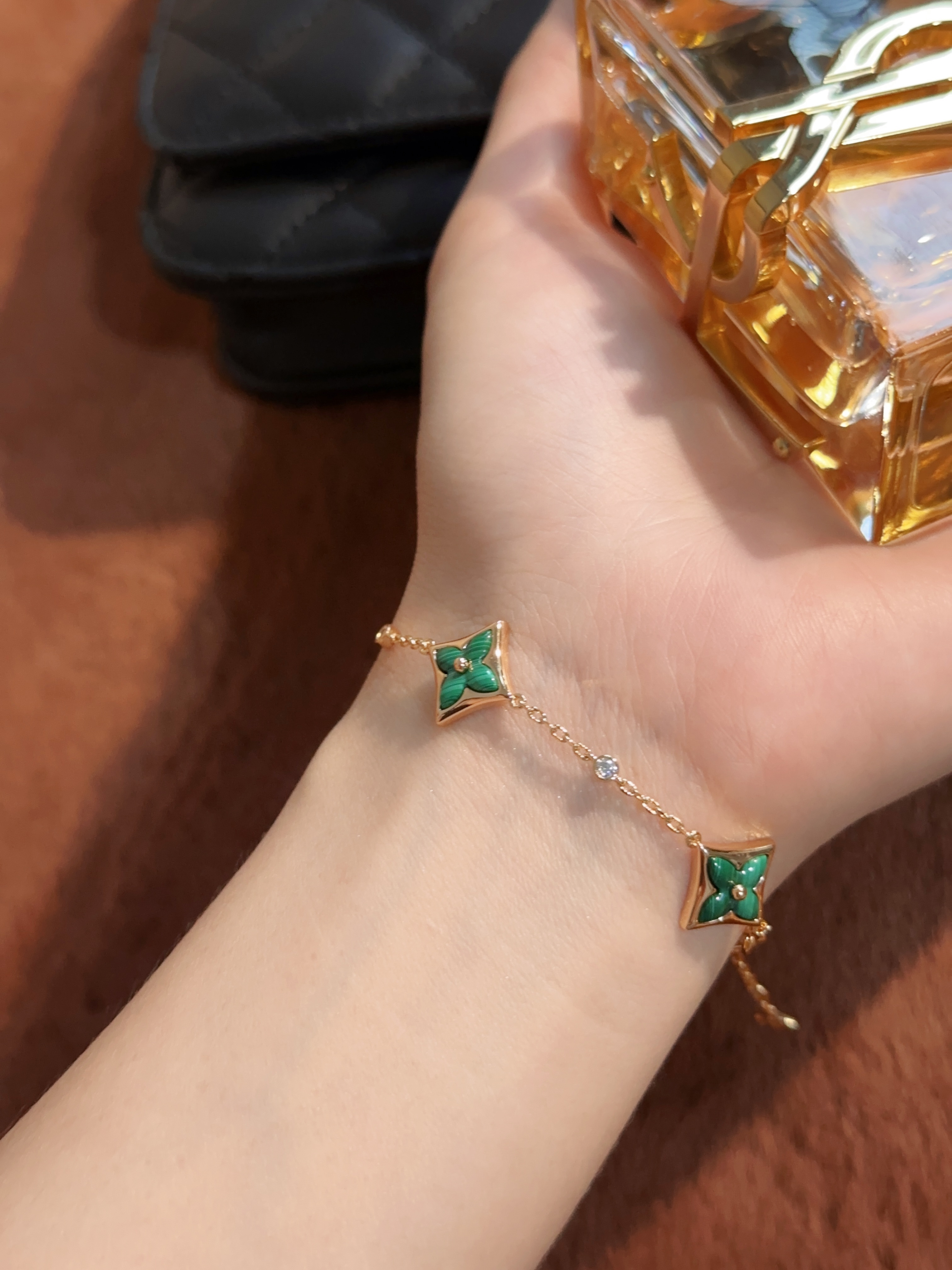 LV Classic Four Flower Diamond Peacock Stone 3-Diamond Bracelet (Rose Gold)