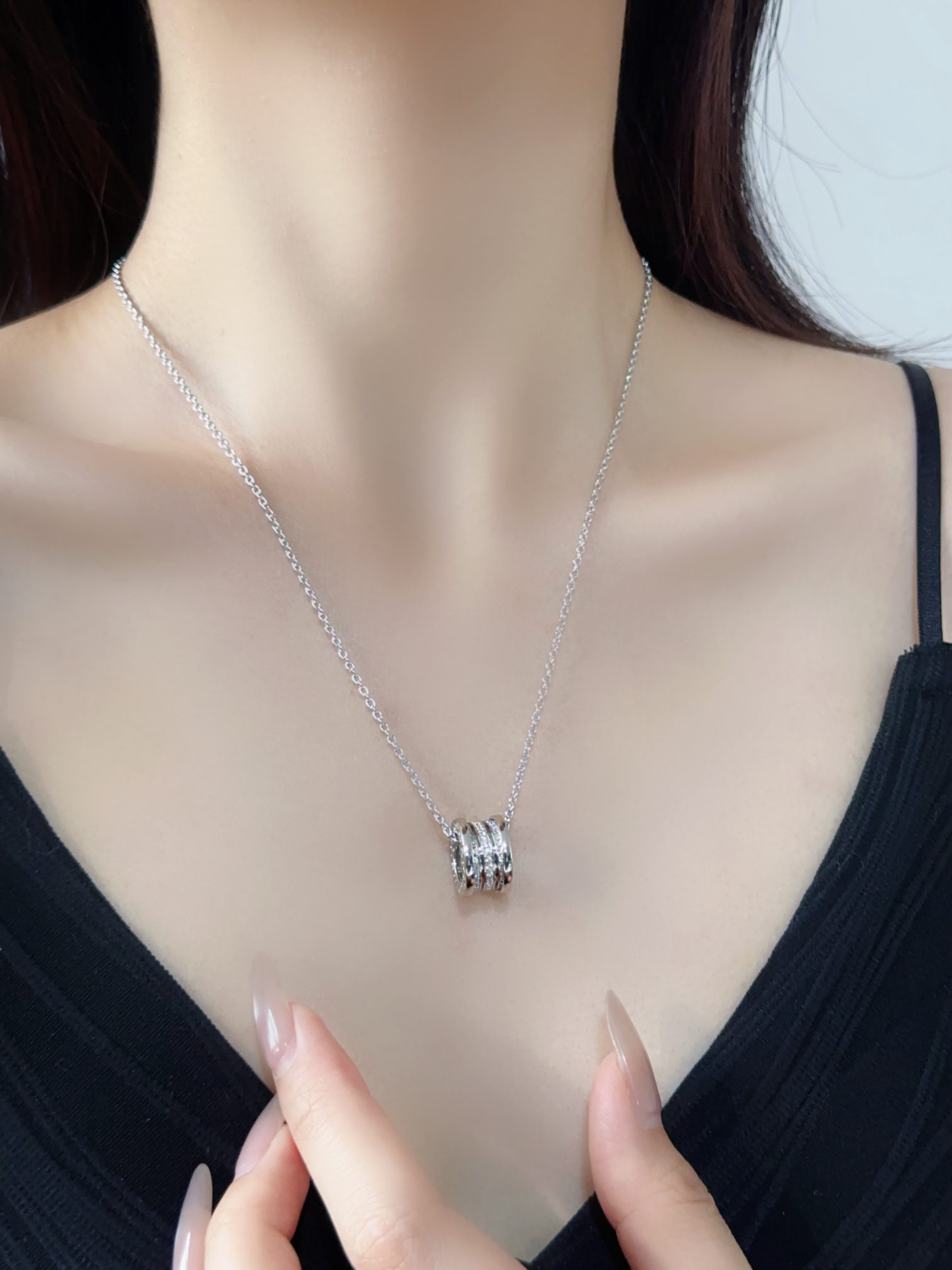 BV spring spiral necklace with diamond inlay in the middle