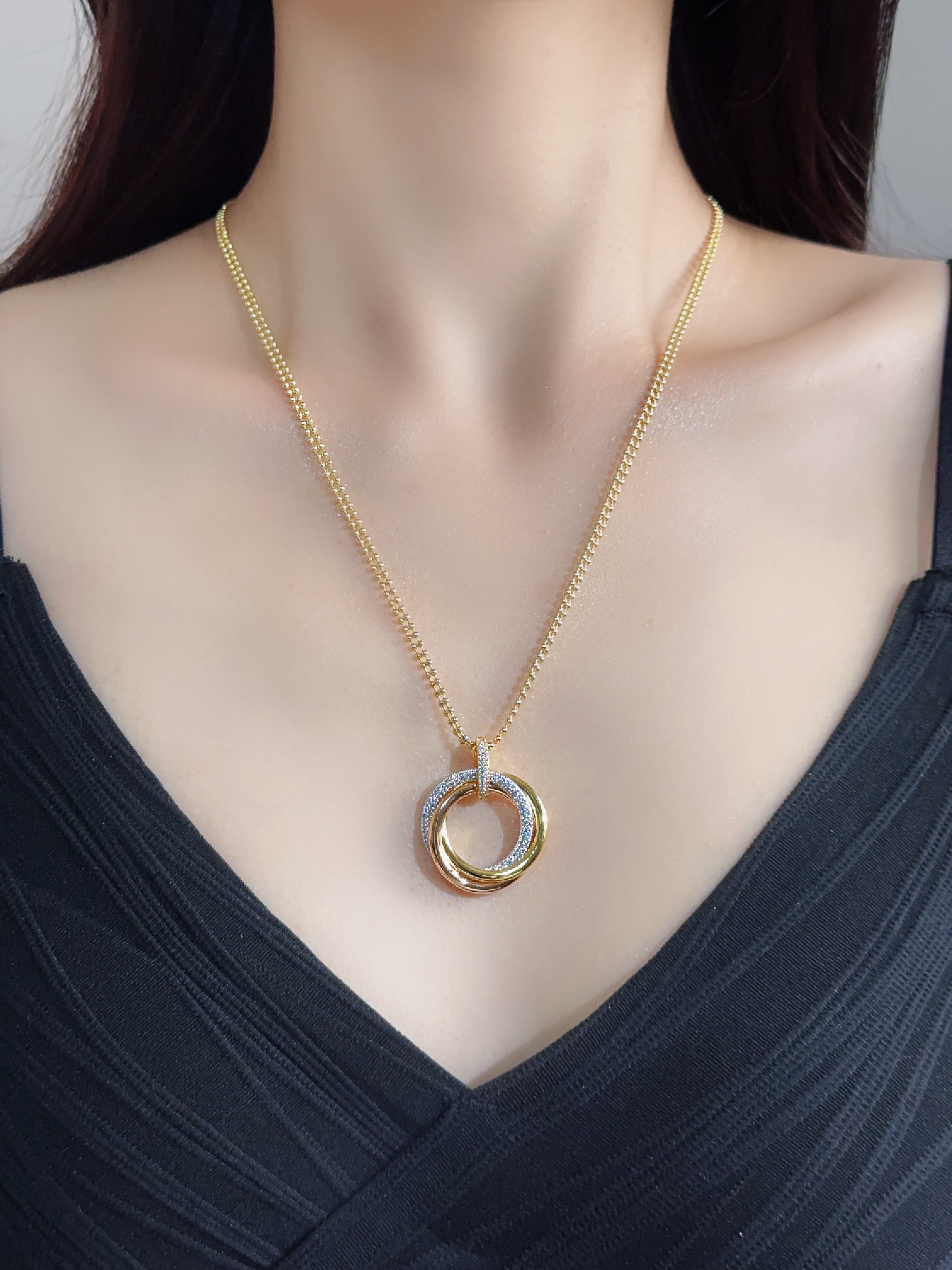 TRINITY Large Single Ring Diamond Set Necklace