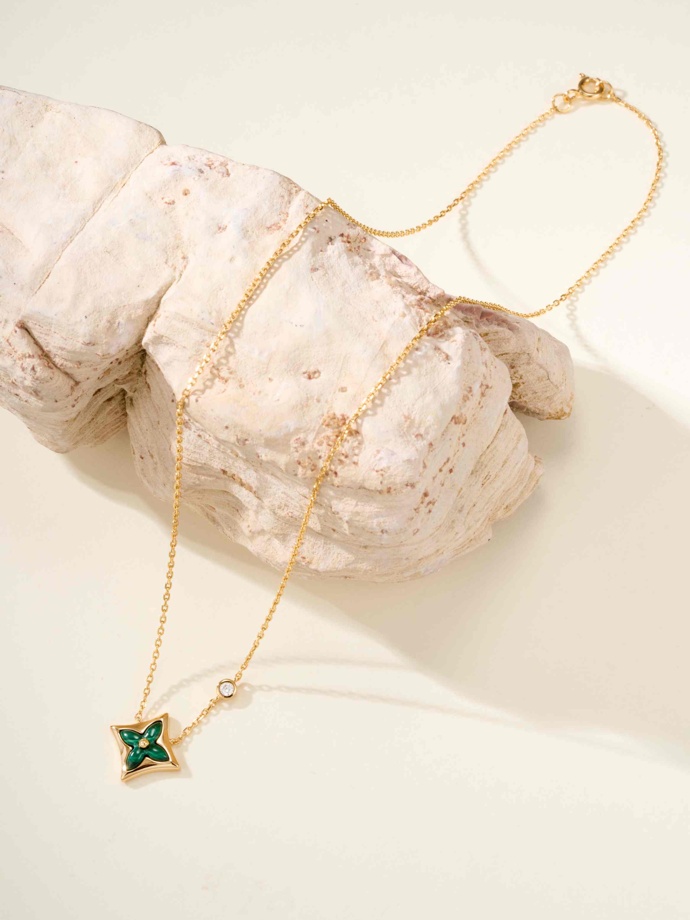 LV Classic Diamond Inlaid Donkey Necklace