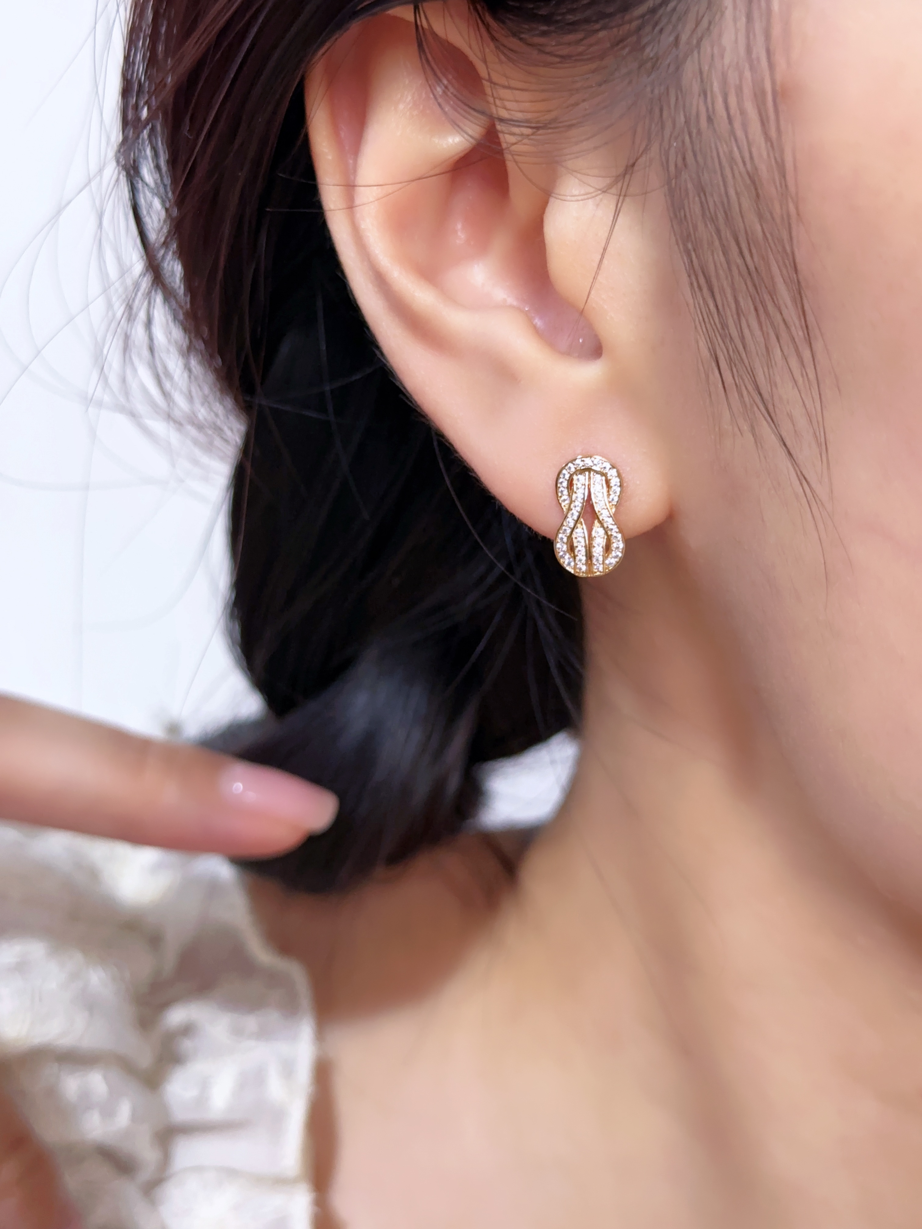 Fred Mini 8-Word Full Diamond Earstuds