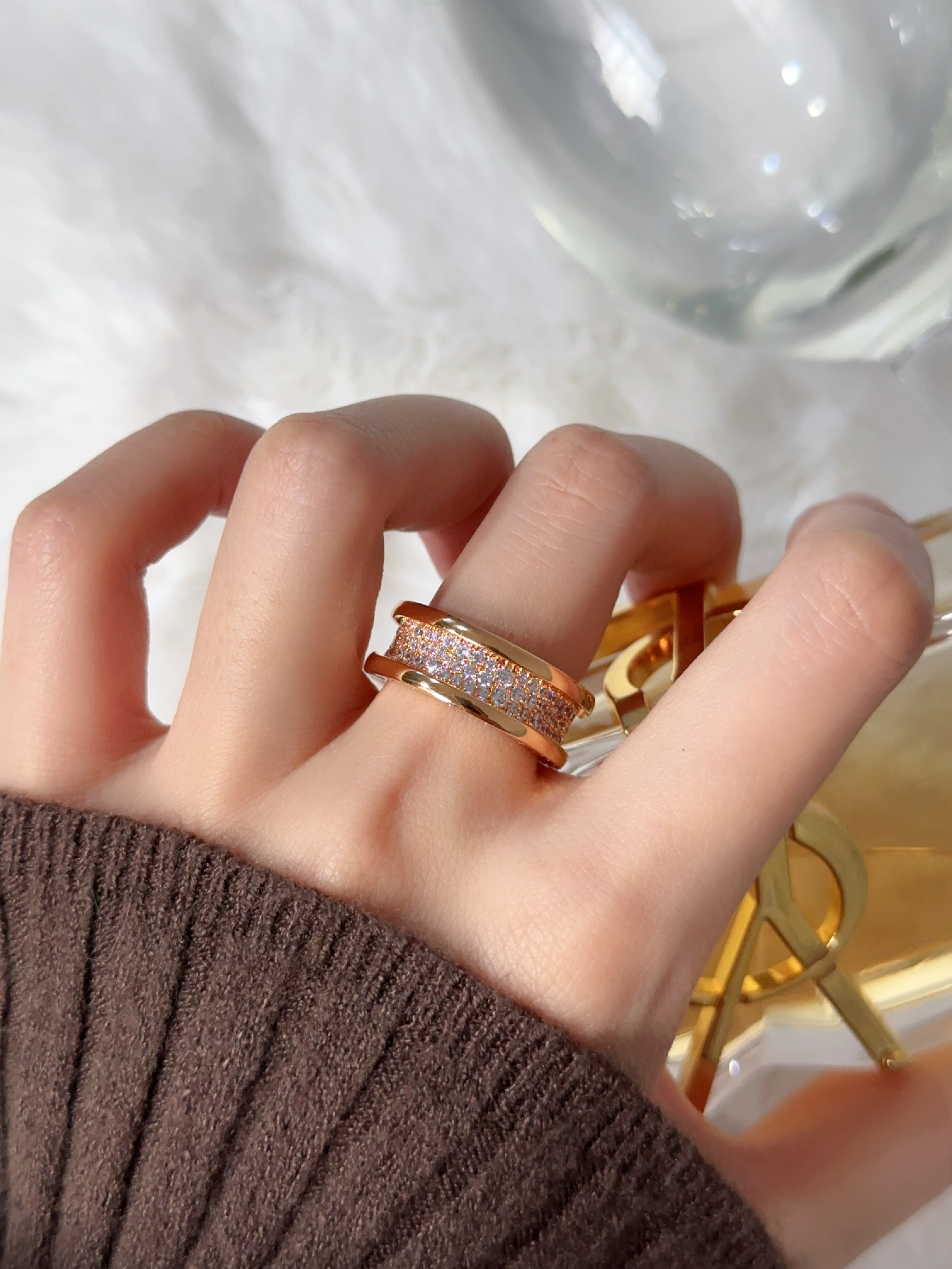 B. Zero1 Medium Wide Three Rows Diamond Set Small Man Waist Full Diamond Ring