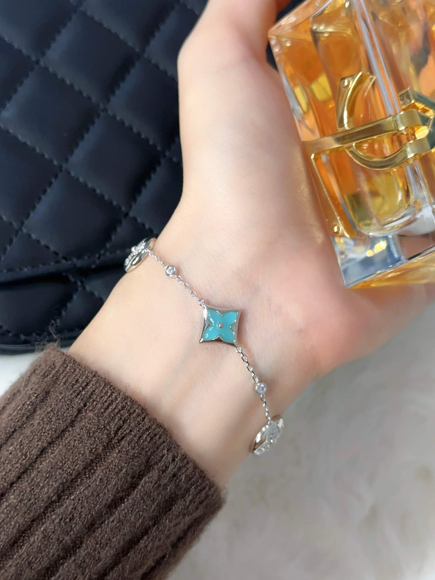 LV Classic Four Flower Diamond Set Tianhe Stone 3-Diamond Bracelet (White Gold)