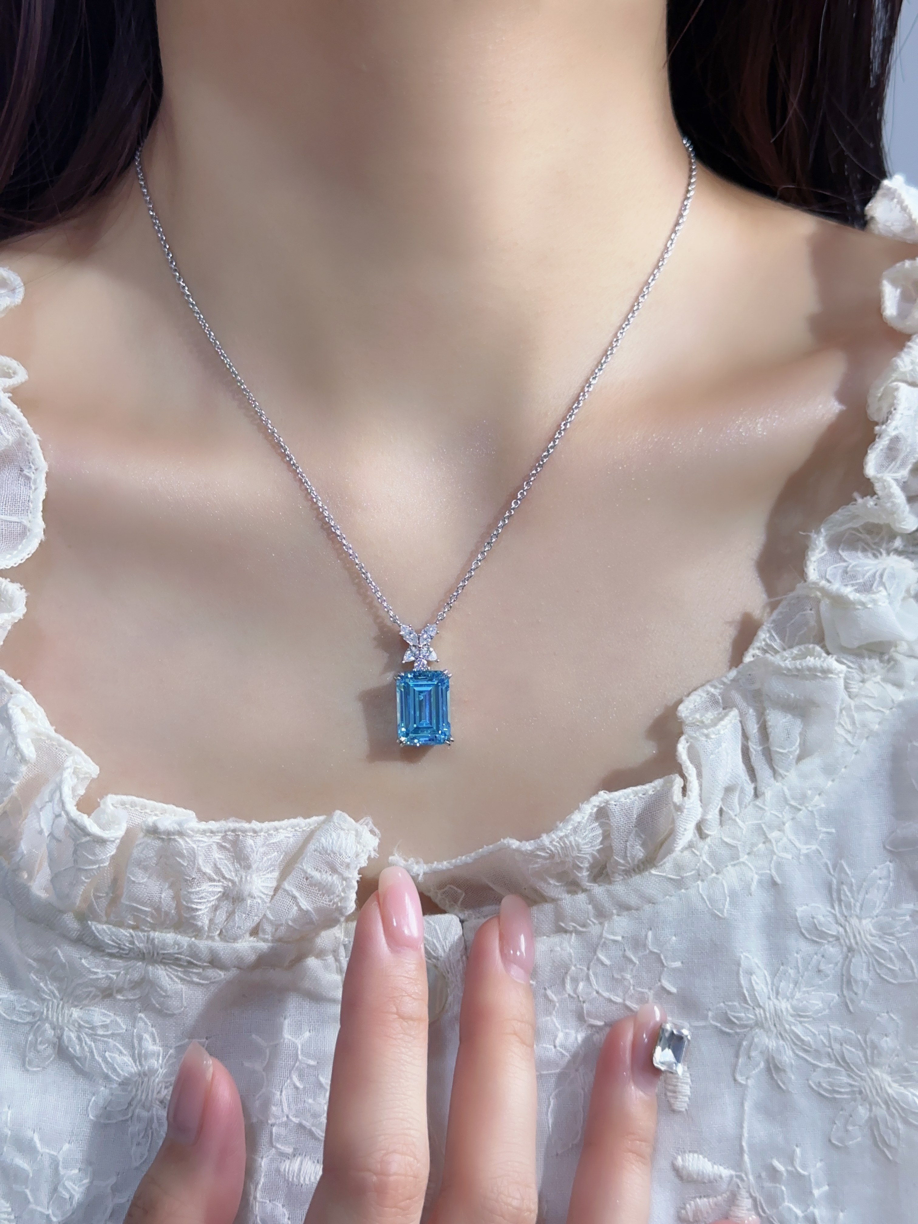 HW rectangular blue diamond necklace