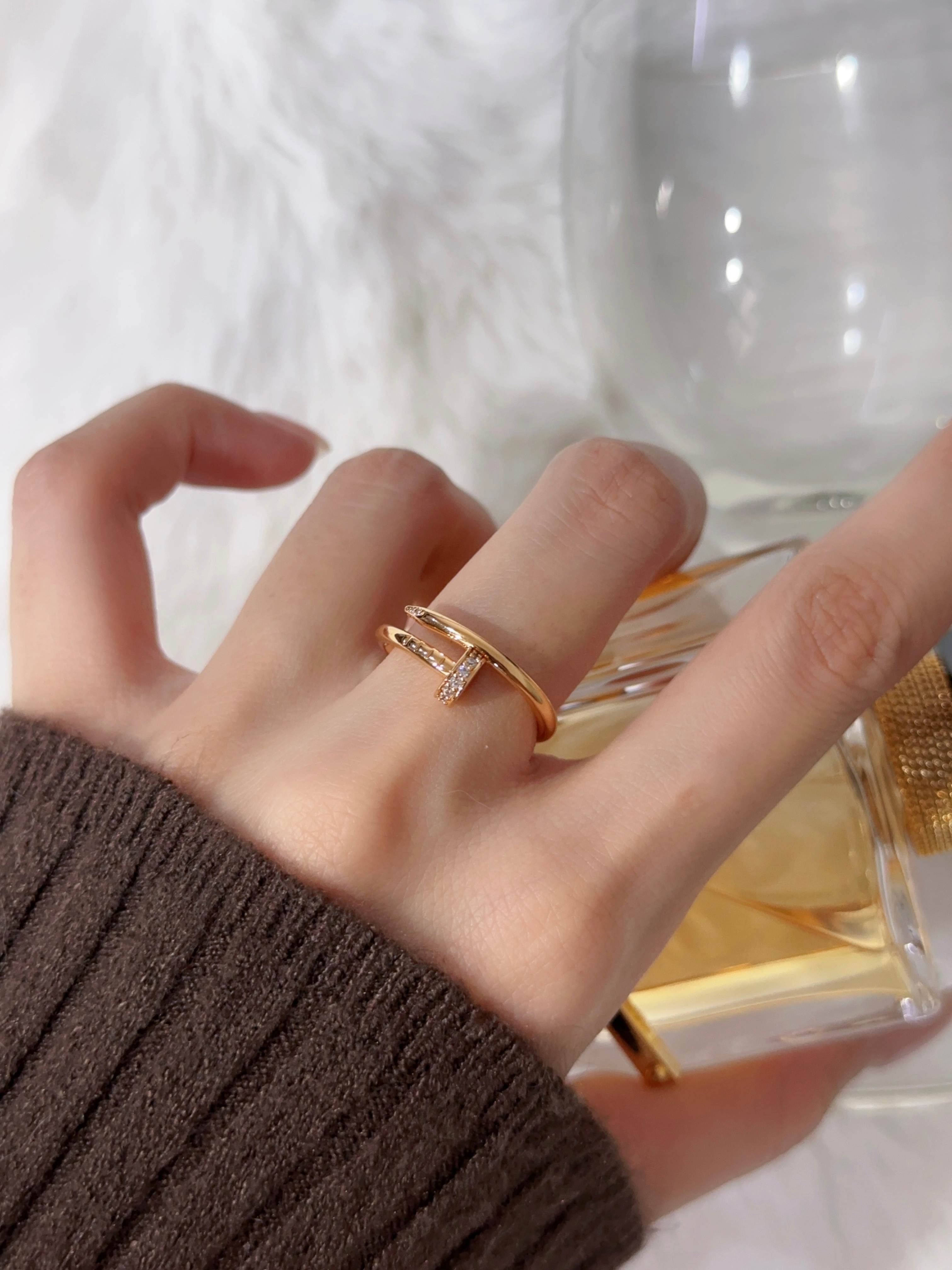 Fine cut head and tail diamond nail ring