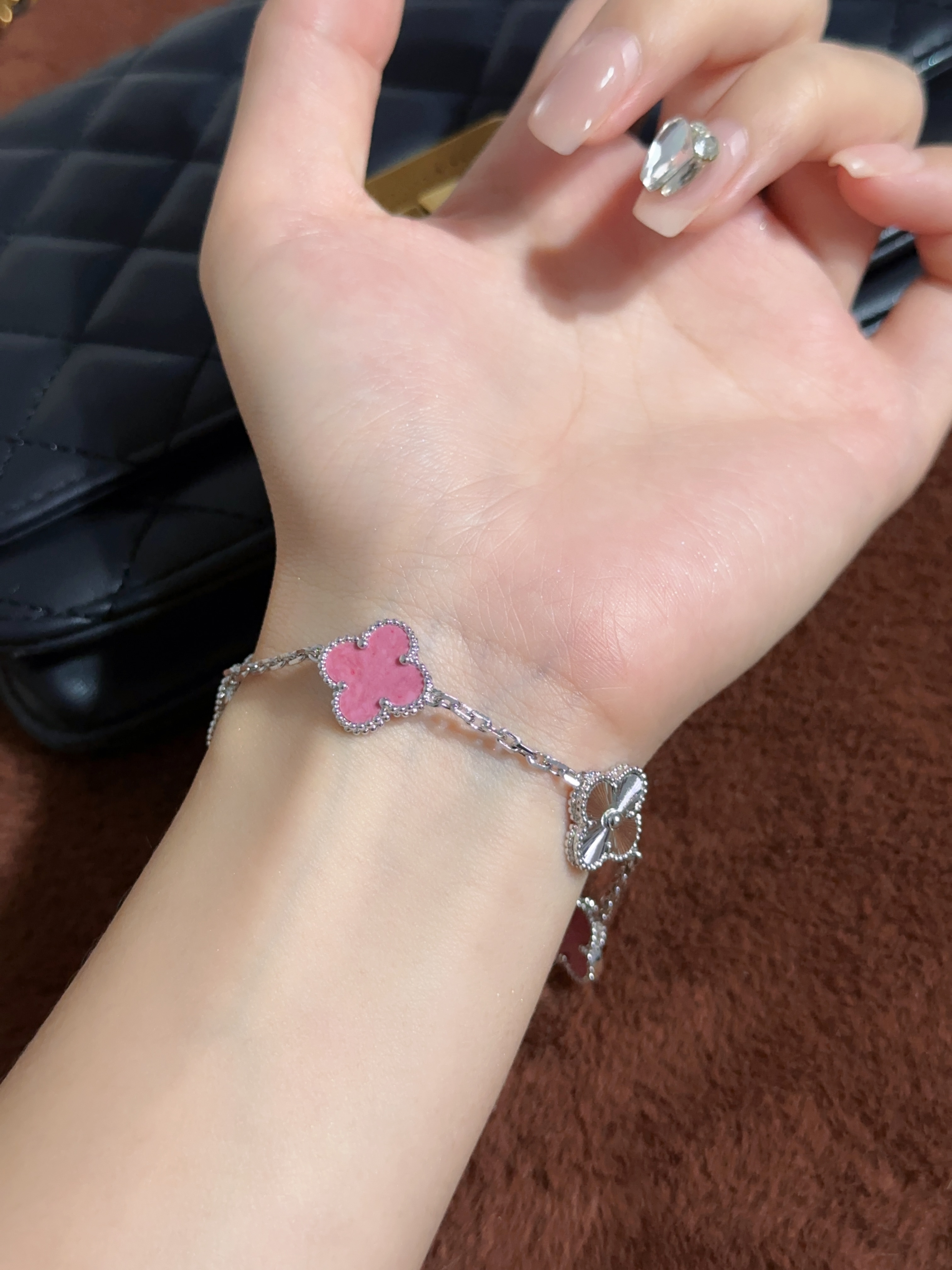 Ji Diao Diao Hua Pian White Gold Rose Stone Five Flower Bracelet