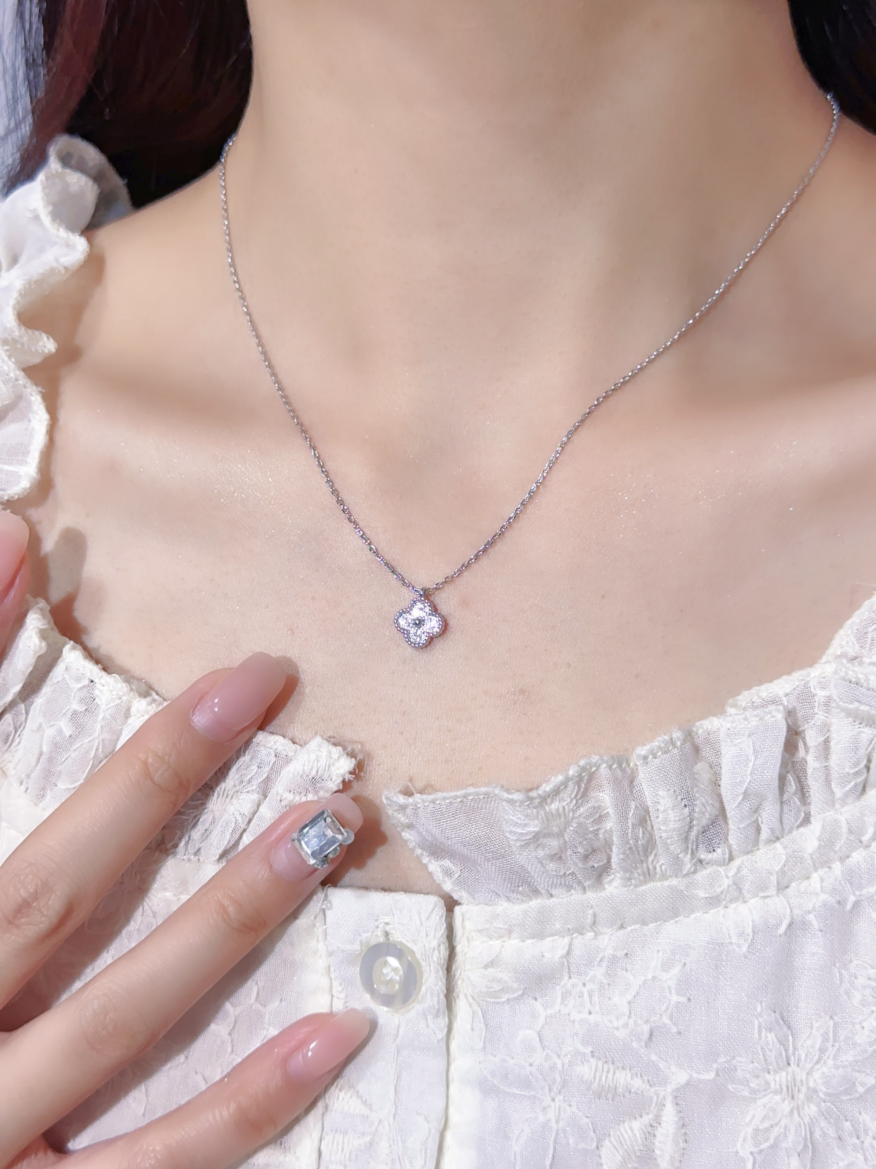 VCA Full Diamond Mini Single Flower Necklace