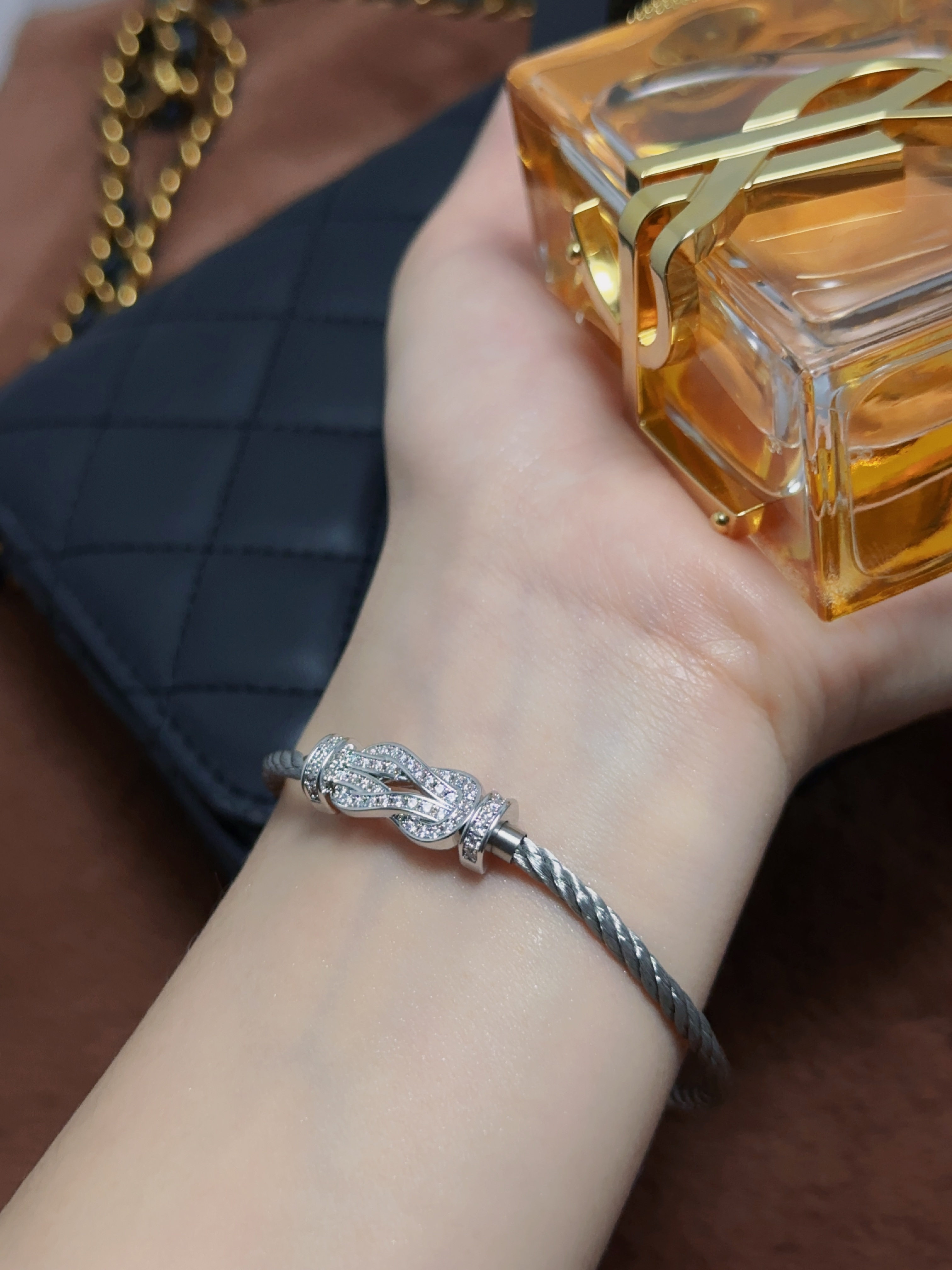 8-degree full diamond twisted flower buckle bracelet (small size)