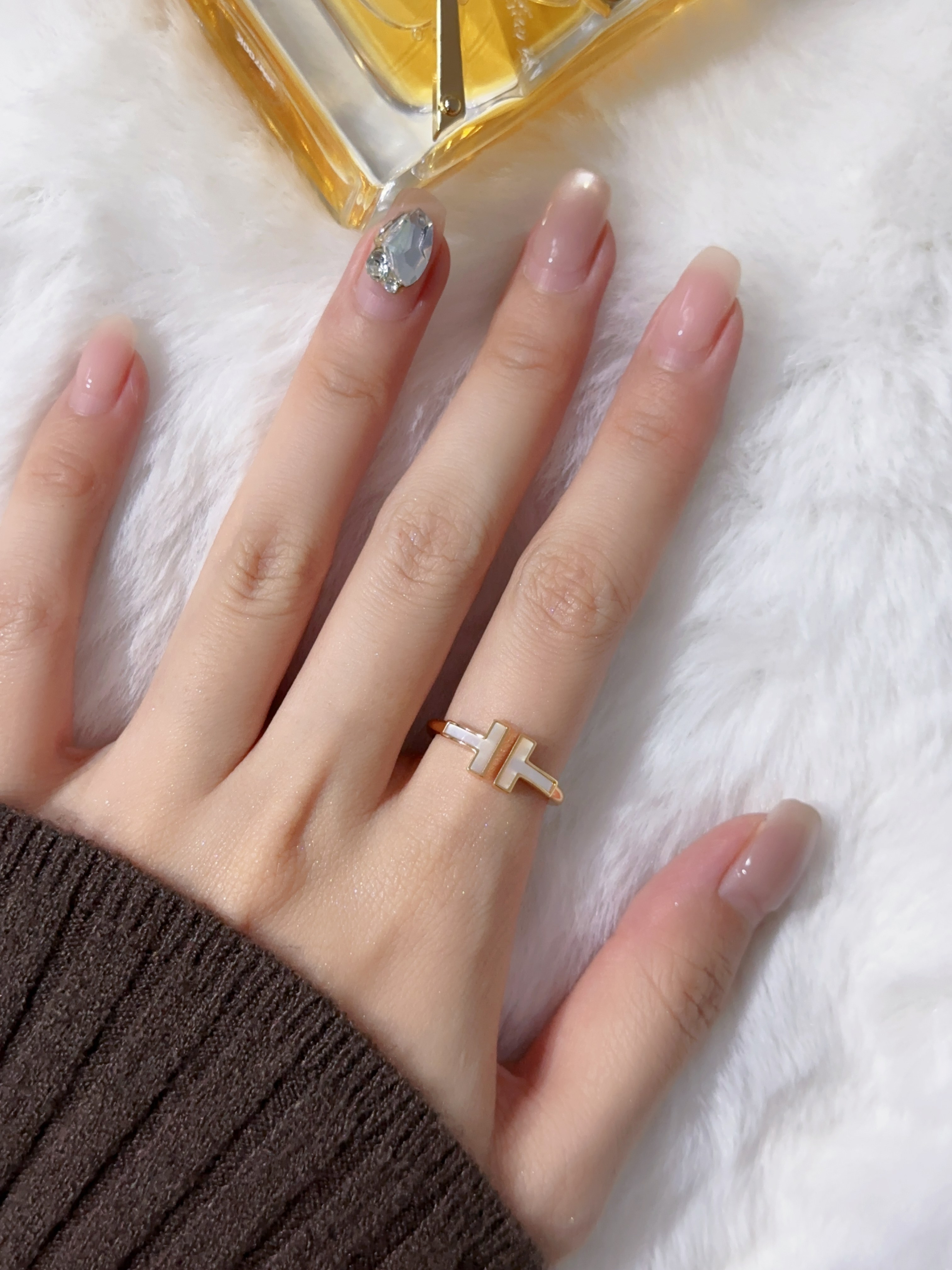 Double T all white shell ring