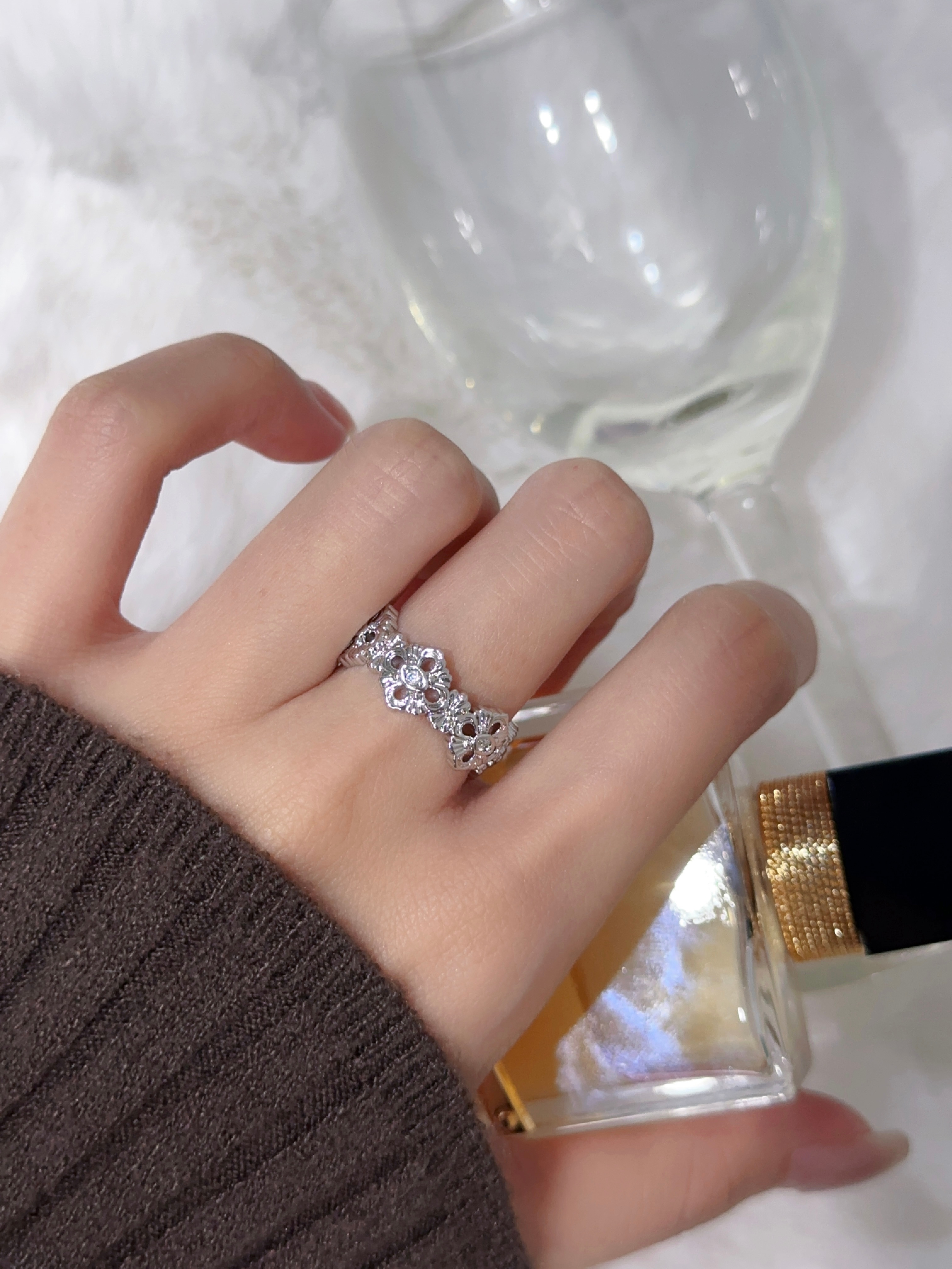 Opera series hollow diamond inlaid ring