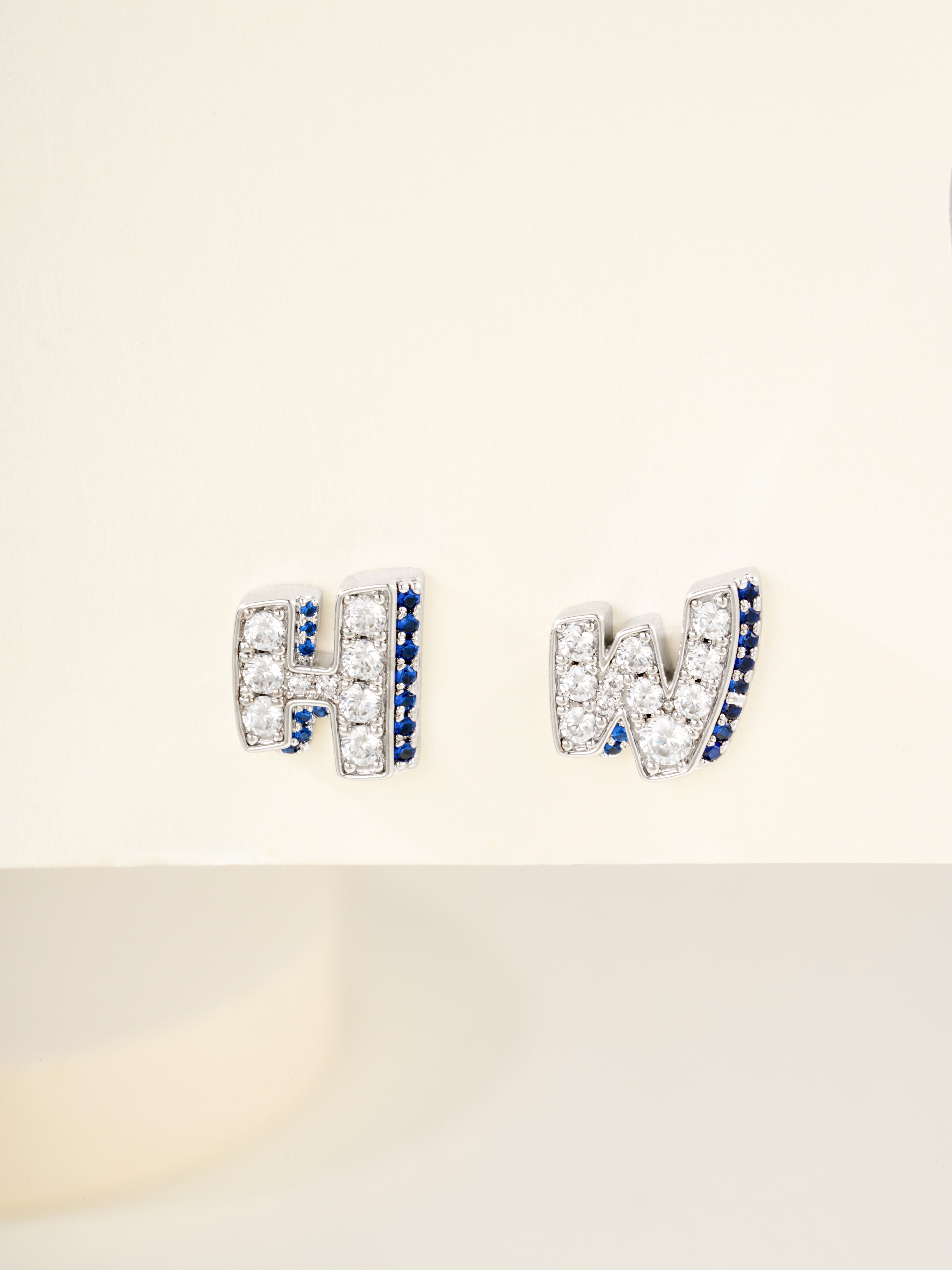 HW Full Diamond Graffiti Earstuds (Color White)