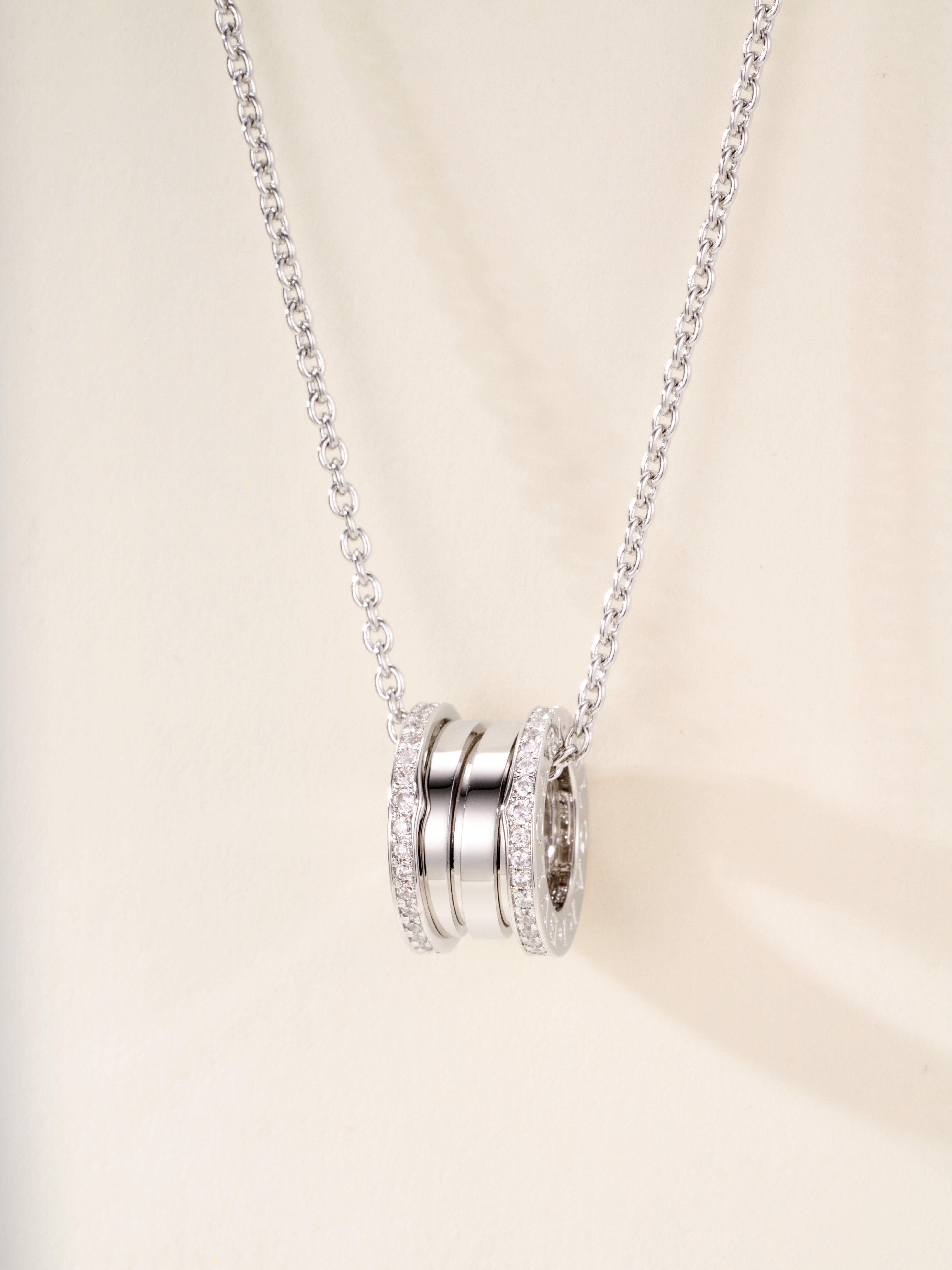 Classic Spring Edge Diamond Necklace (CNC Craftsmanship)