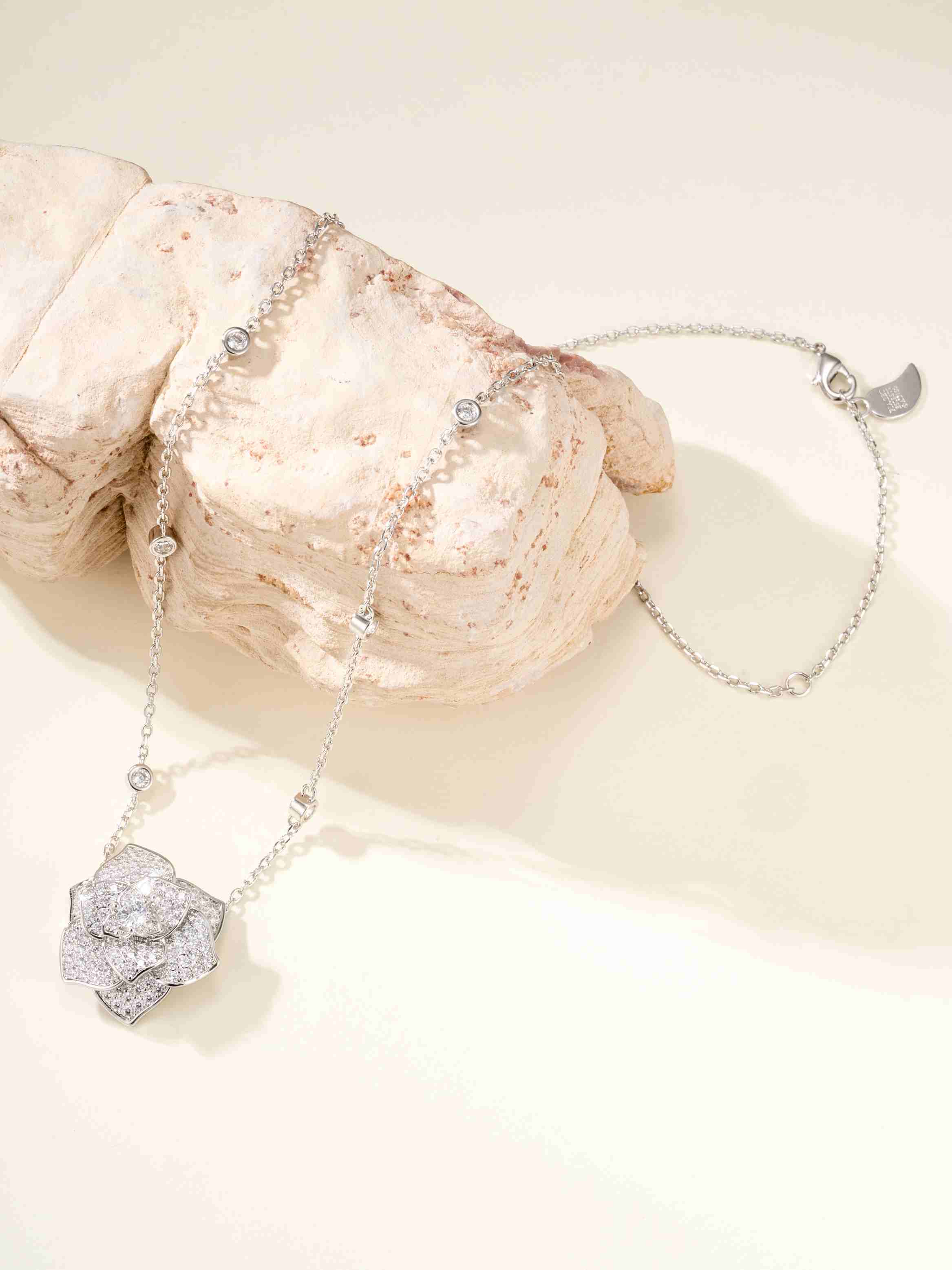 PIAGET Rose Necklace