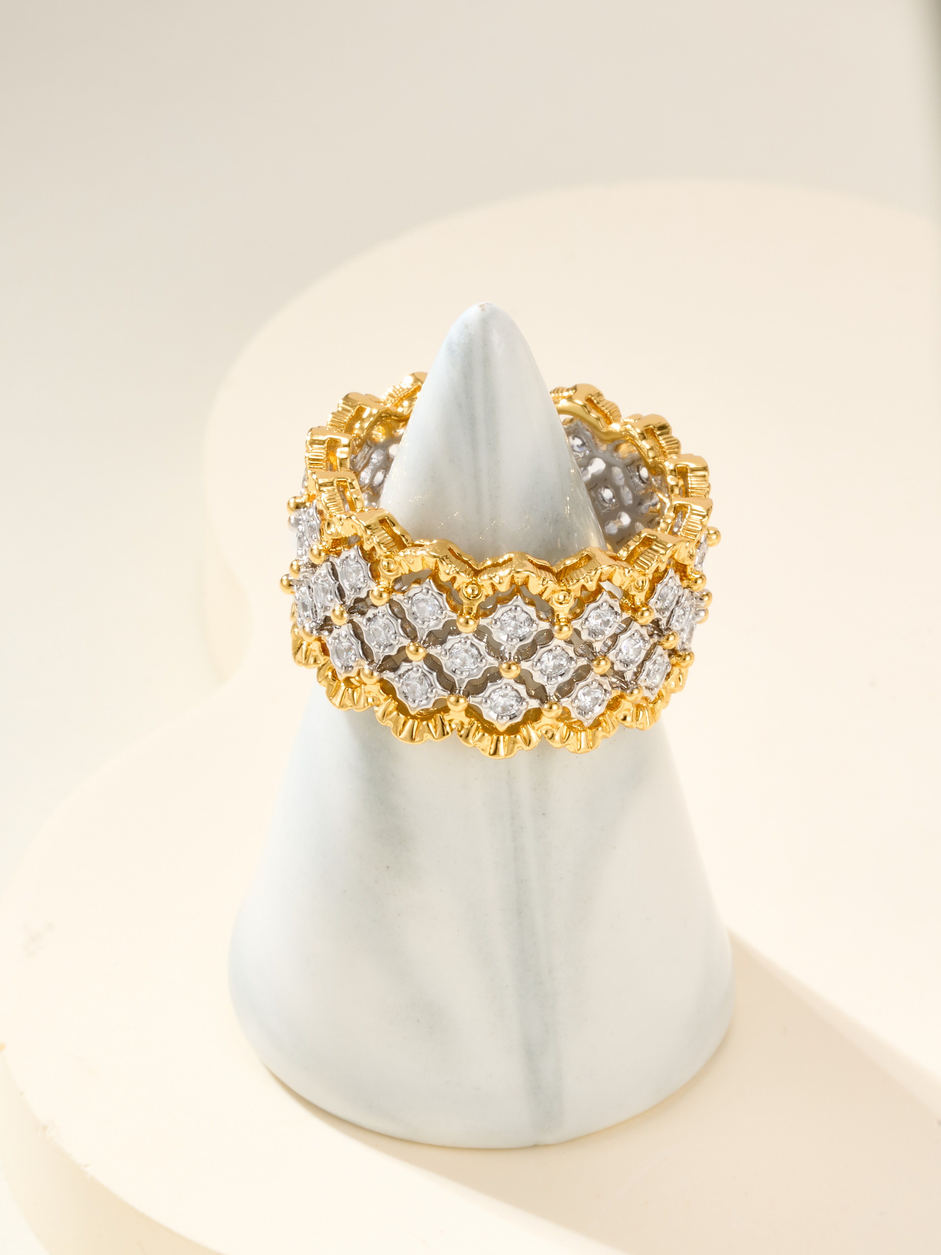 Opera diamond patterned wide version with diamond ring